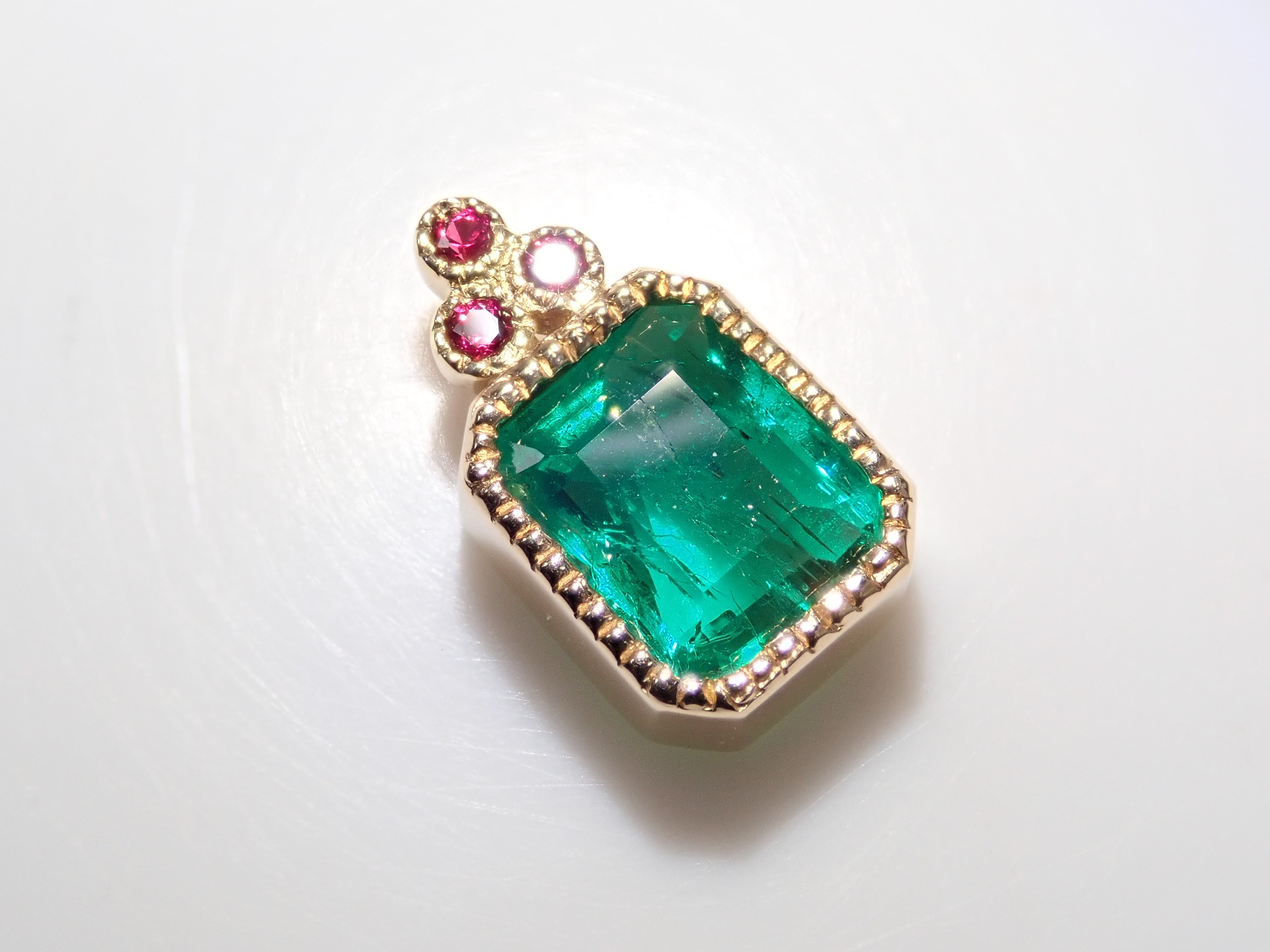 K18YG コロンビア産エメラルド 0.591ct ペンダント(ネックレス)