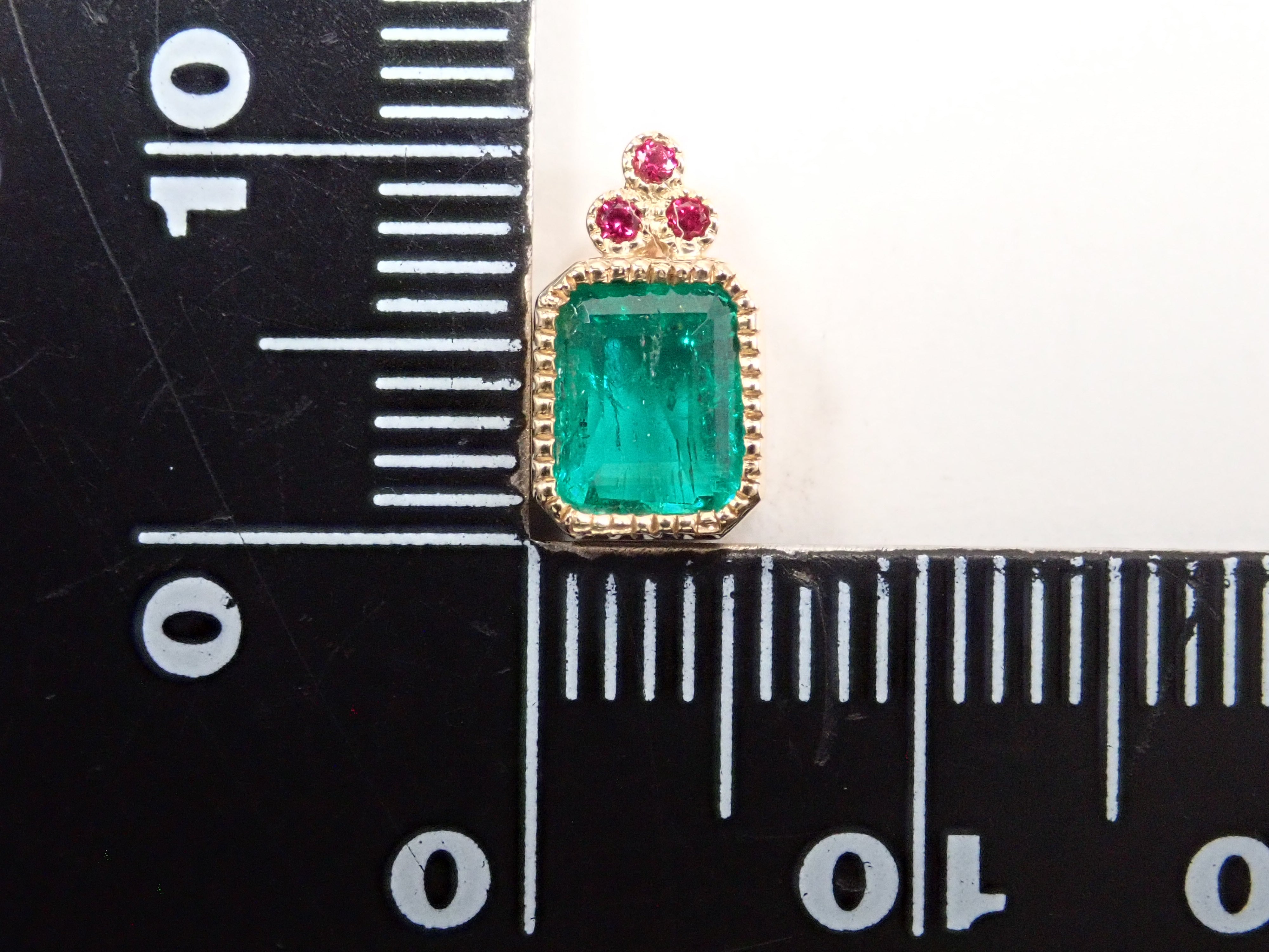 K18YG コロンビア産エメラルド 0.591ct ペンダント(ネックレス)