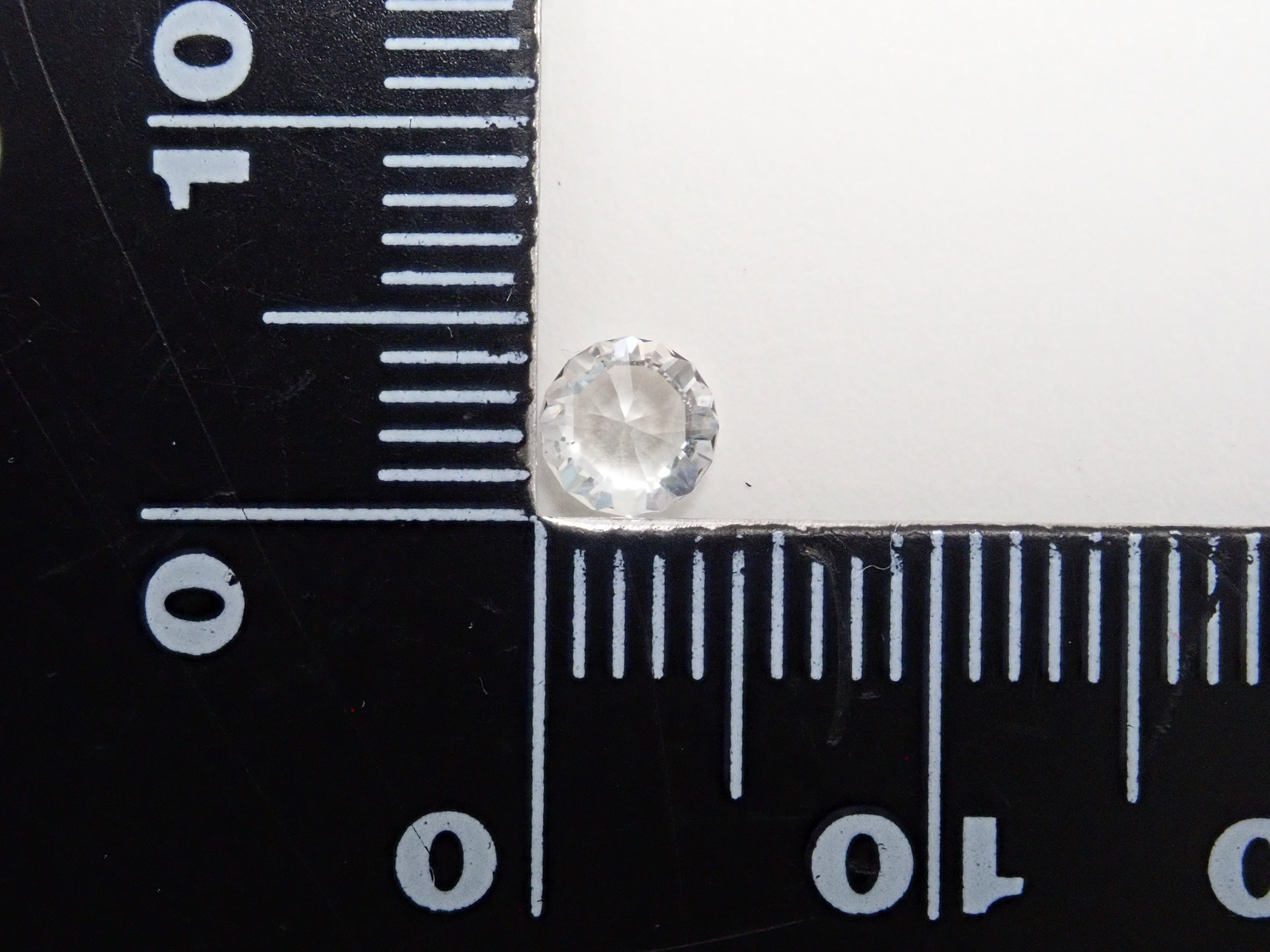 YAG(イットリウムアルミニウムガーネット) 4.5mm/0.440ctルース