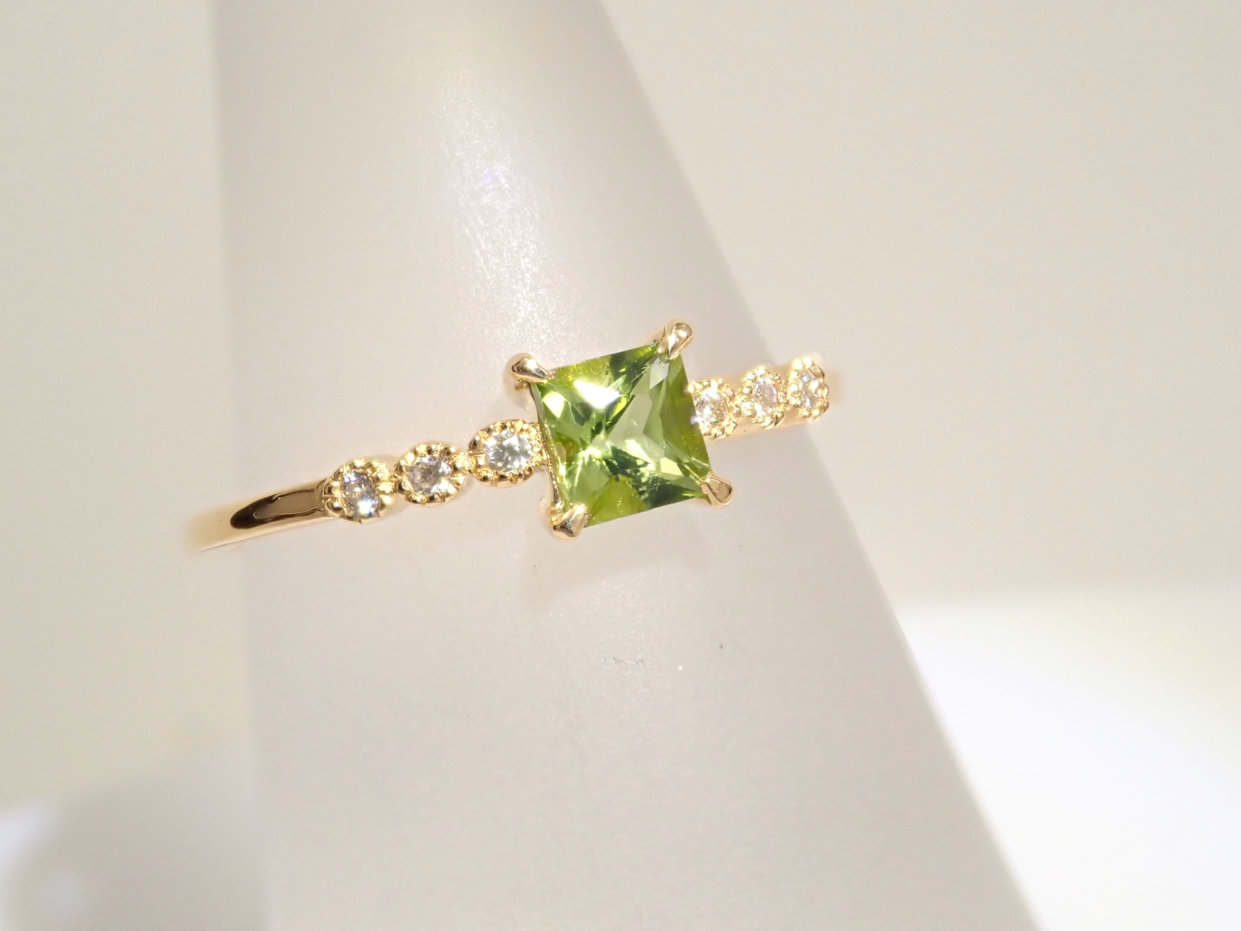 K18YG アメリカ産ペリドット0.339ct・ダイヤモンドリング