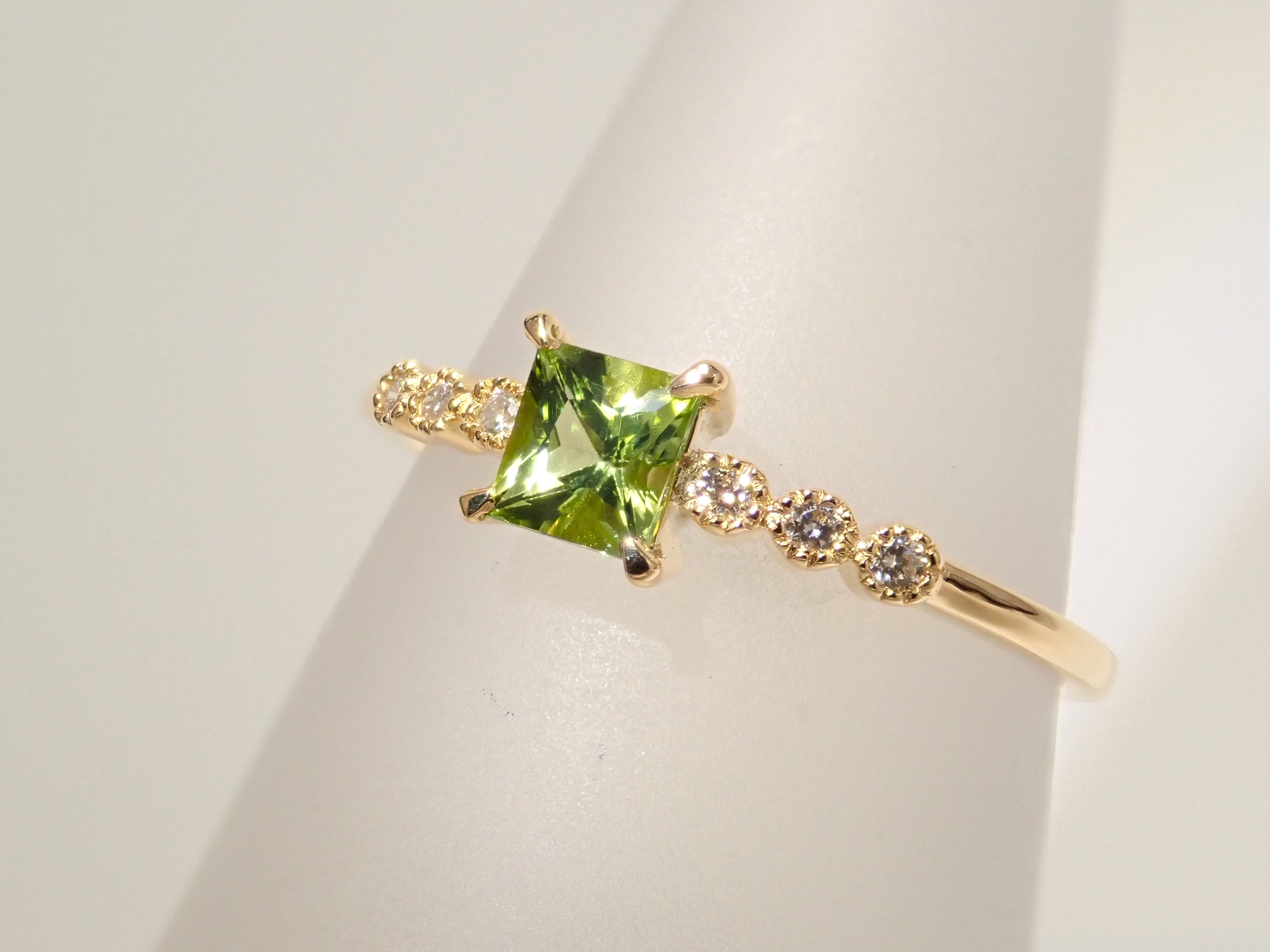 K18YG アメリカ産ペリドット0.339ct・ダイヤモンドリング