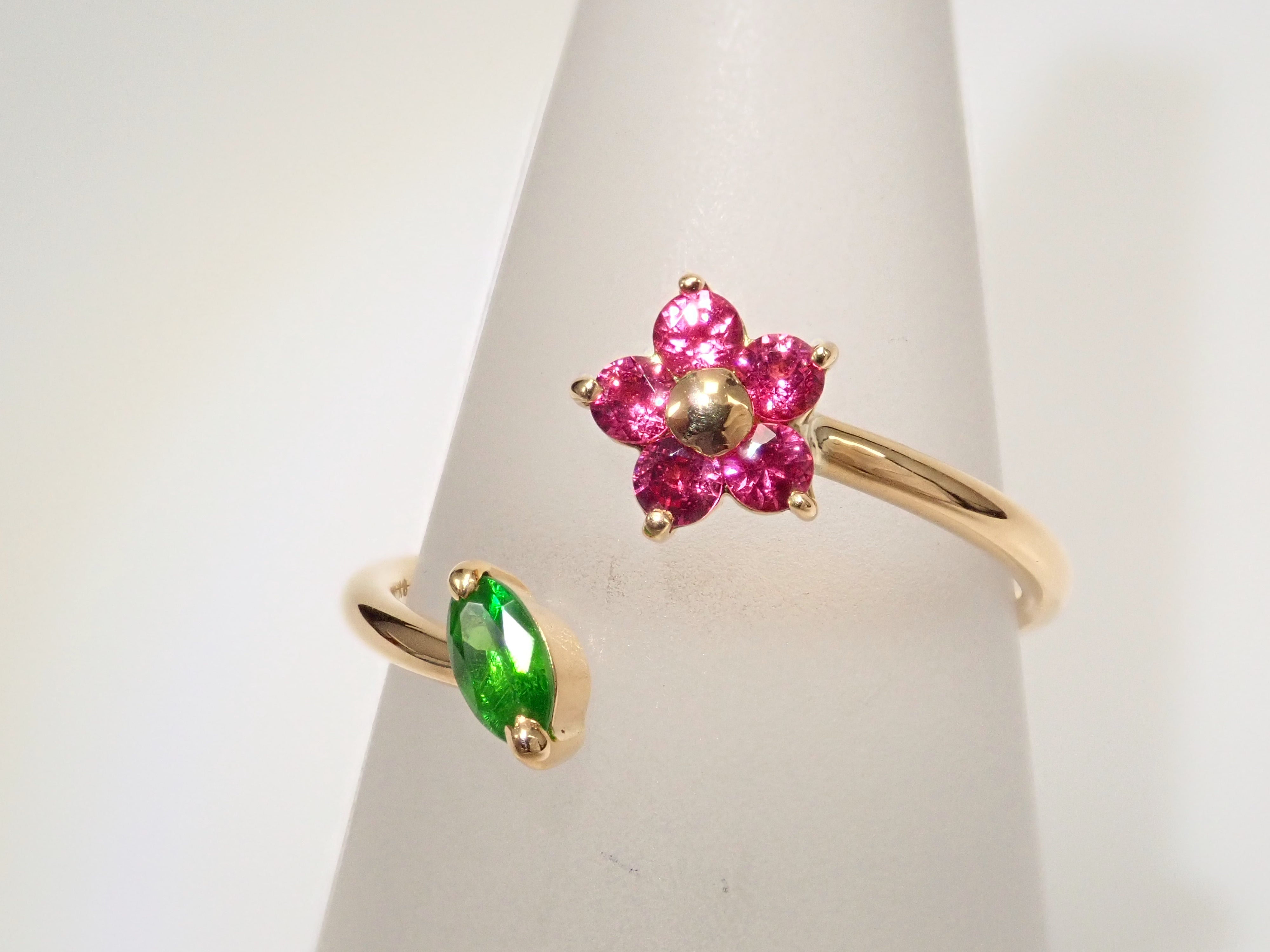 【抽選販売0123_05】K18YG ロシア産デマントイドガーネット(ホーステール認む) 0.141ct・ミャンマー産スピネルリング