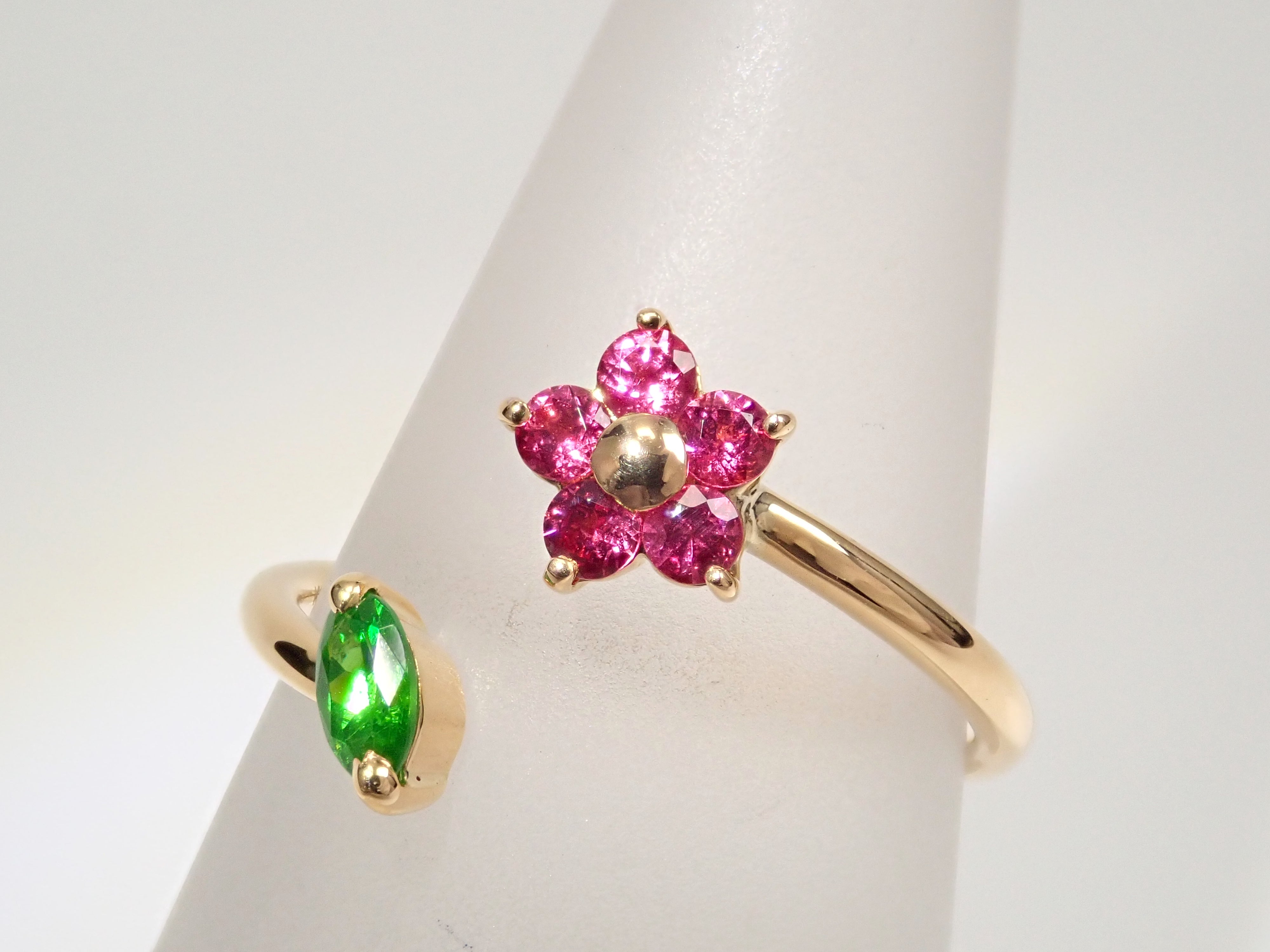 【抽選販売0123_05】K18YG ロシア産デマントイドガーネット(ホーステール認む) 0.141ct・ミャンマー産スピネルリング