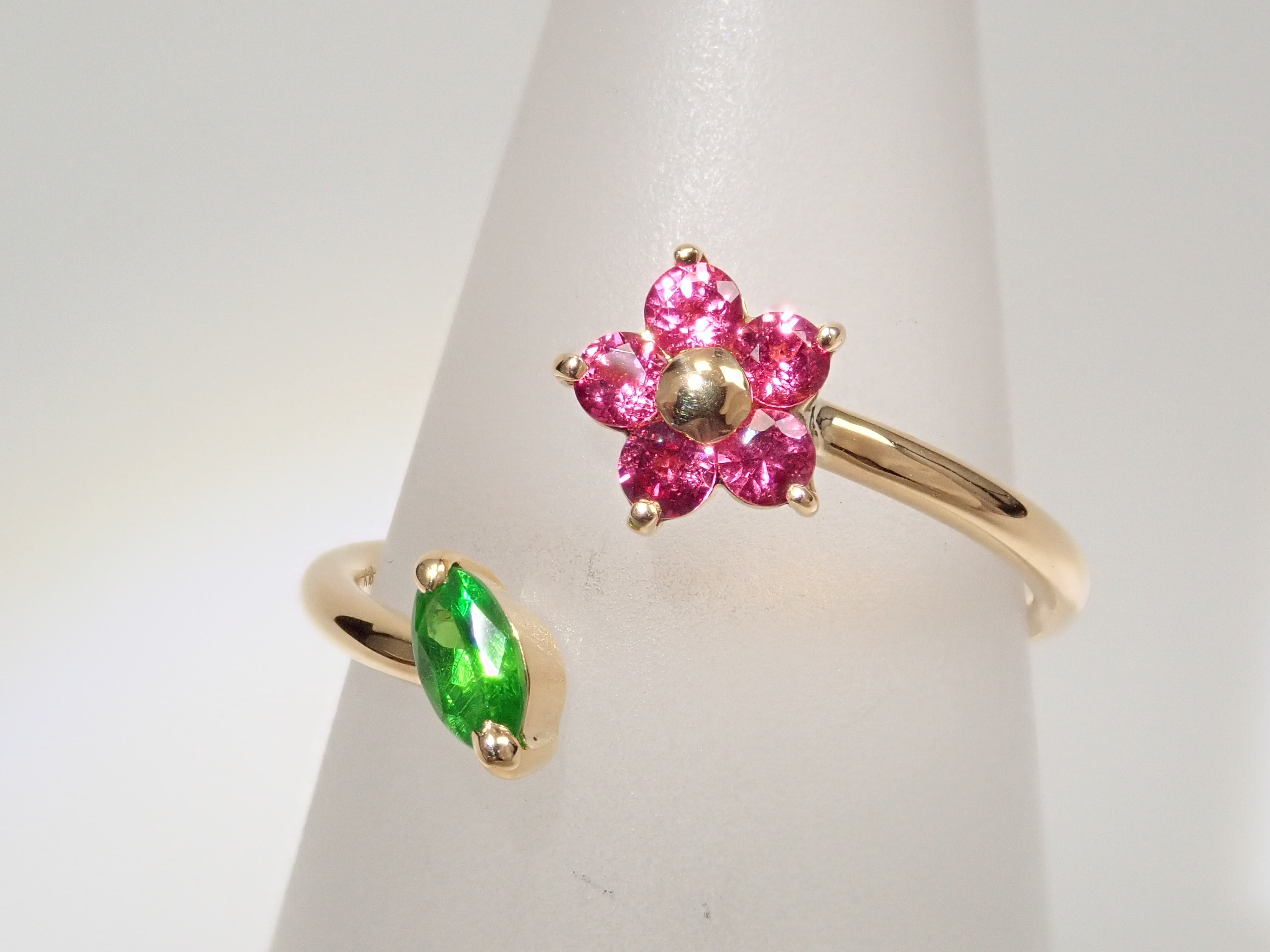 【抽選販売0123_05】K18YG ロシア産デマントイドガーネット(ホーステール認む) 0.141ct・ミャンマー産スピネルリング