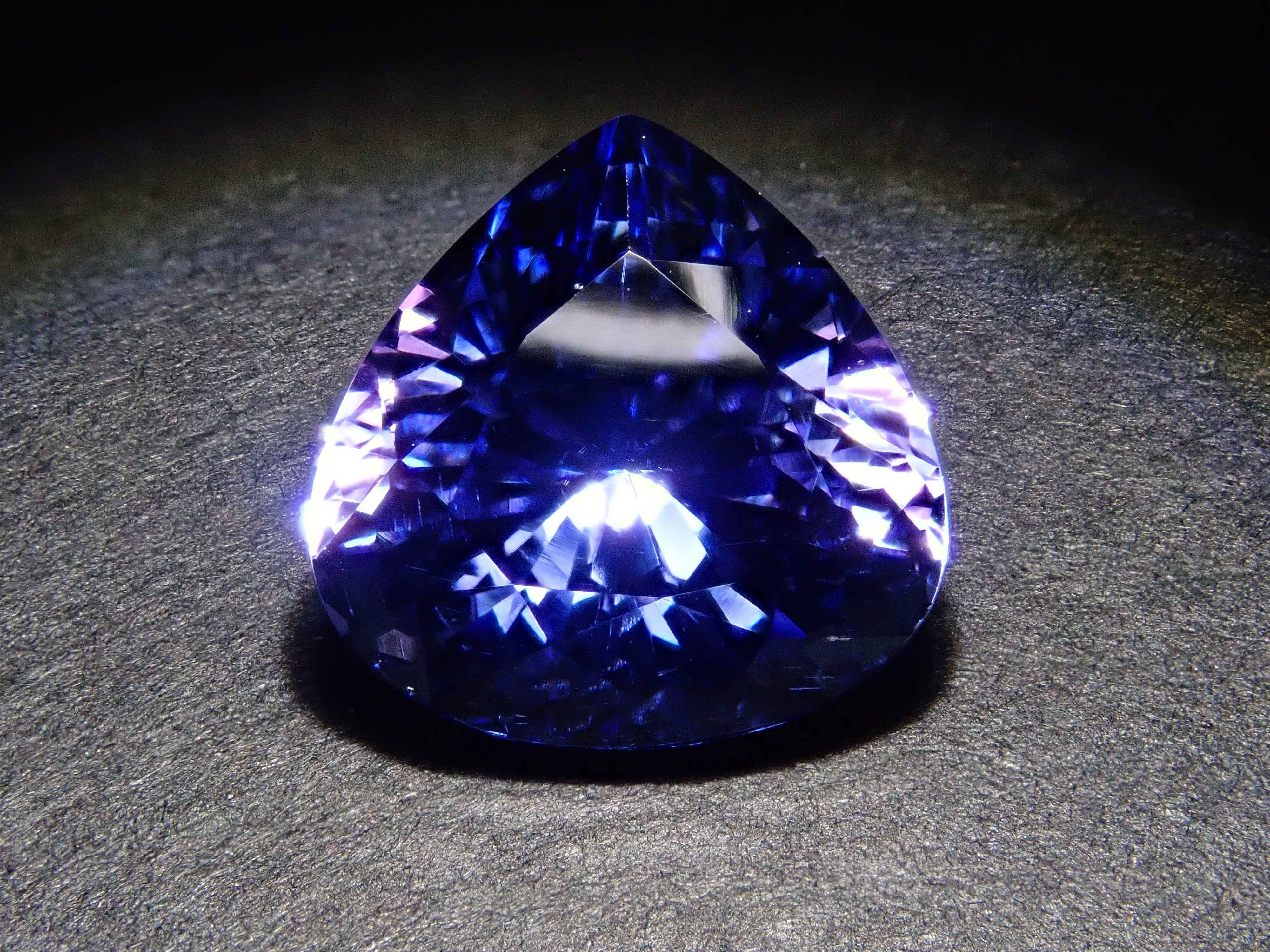 【1月11日 22:00 特價】坦尚尼亞產坦桑石 2.777克拉 裸石