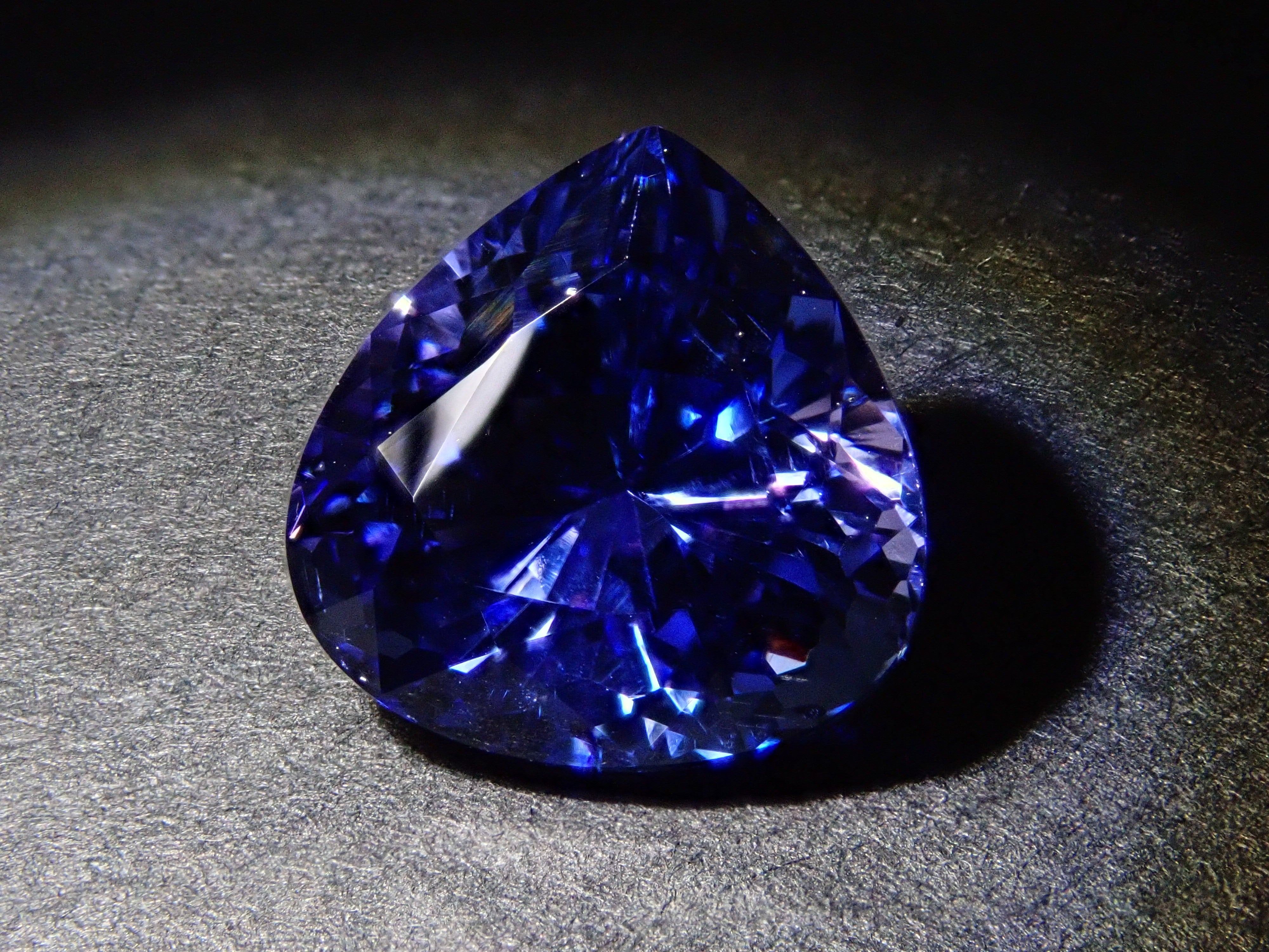 【1月11日 22:00 特價】坦尚尼亞產坦桑石 2.777克拉 裸石