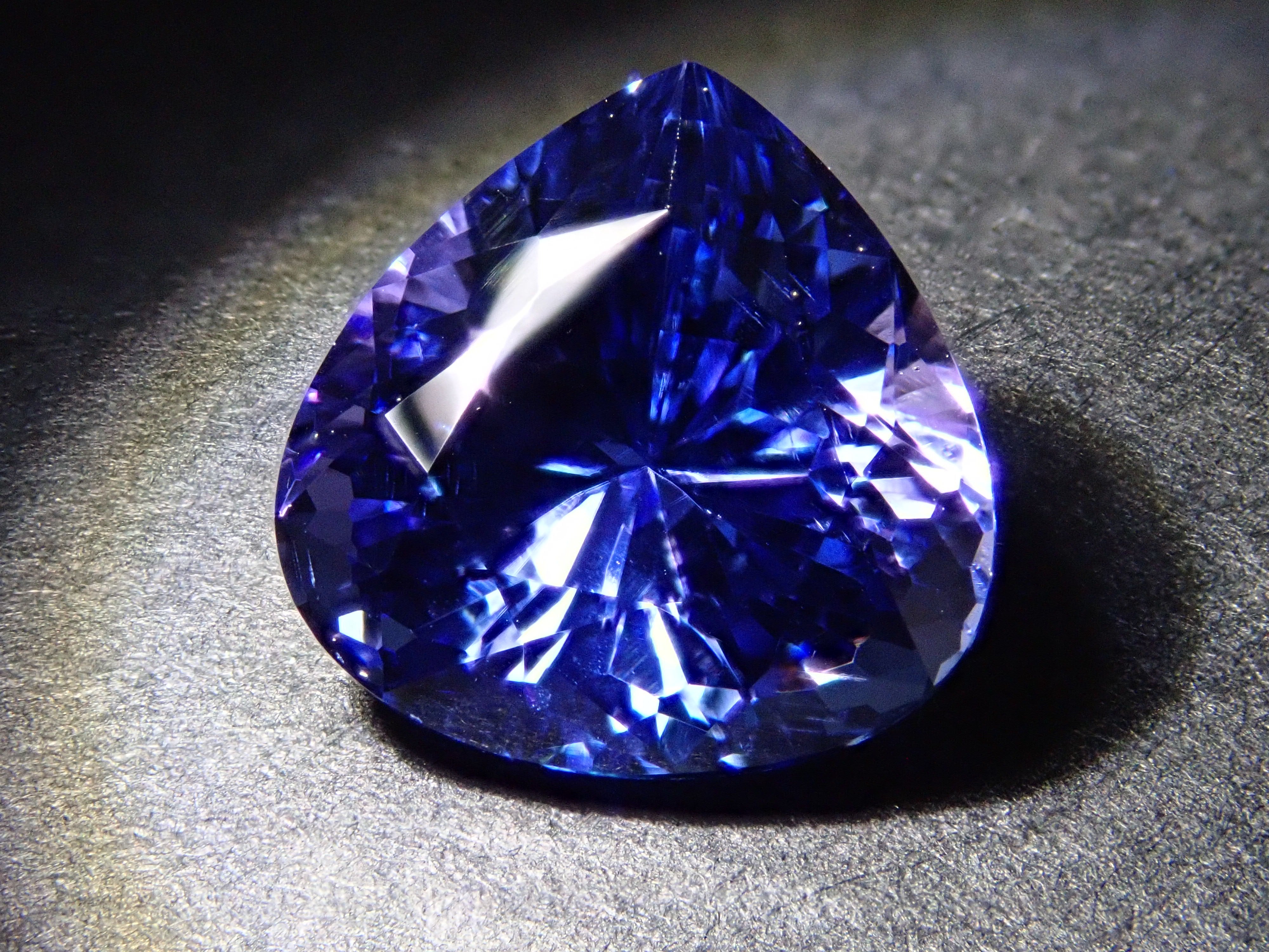 【1月11日 22:00 特價】坦尚尼亞產坦桑石 2.777克拉 裸石