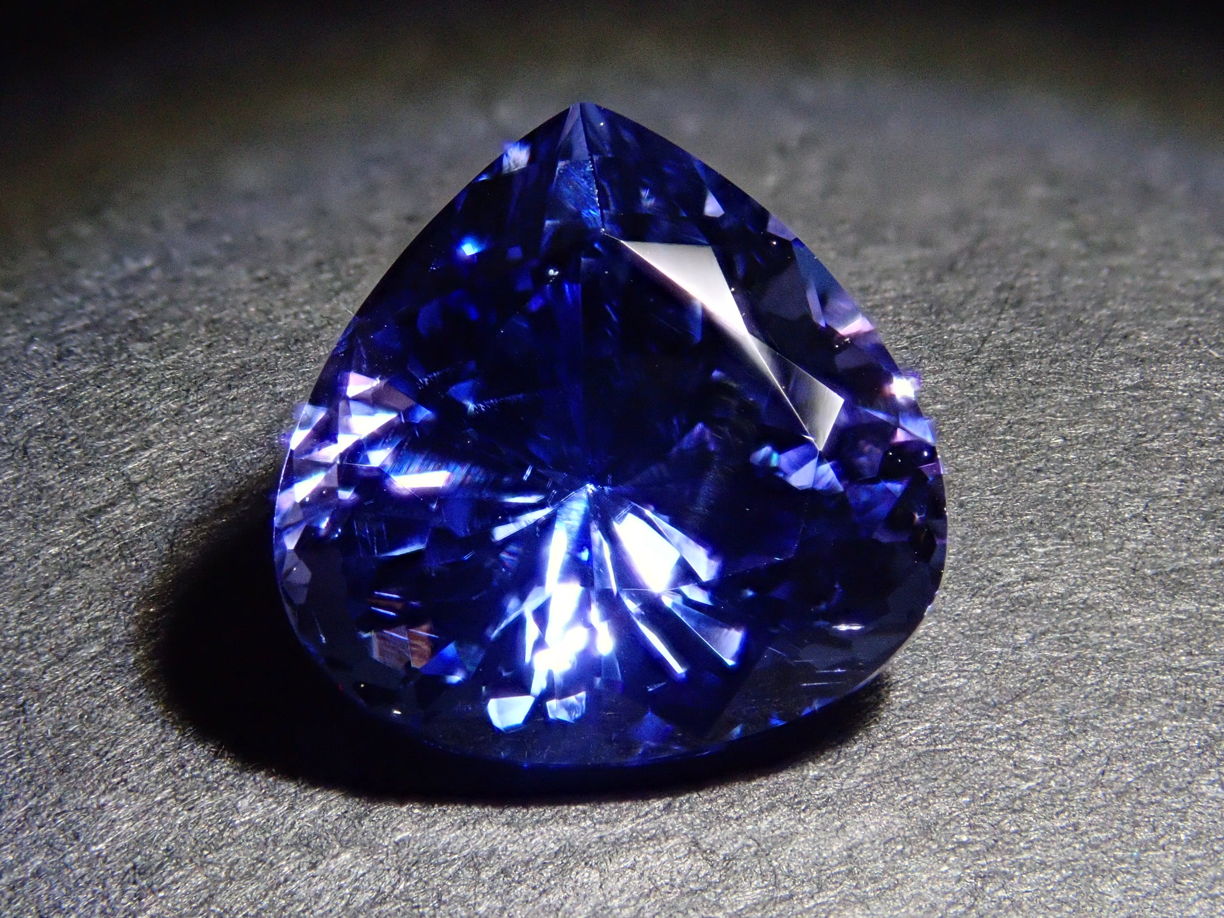 【1月11日 22:00 特價】坦尚尼亞產坦桑石 2.777克拉 裸石