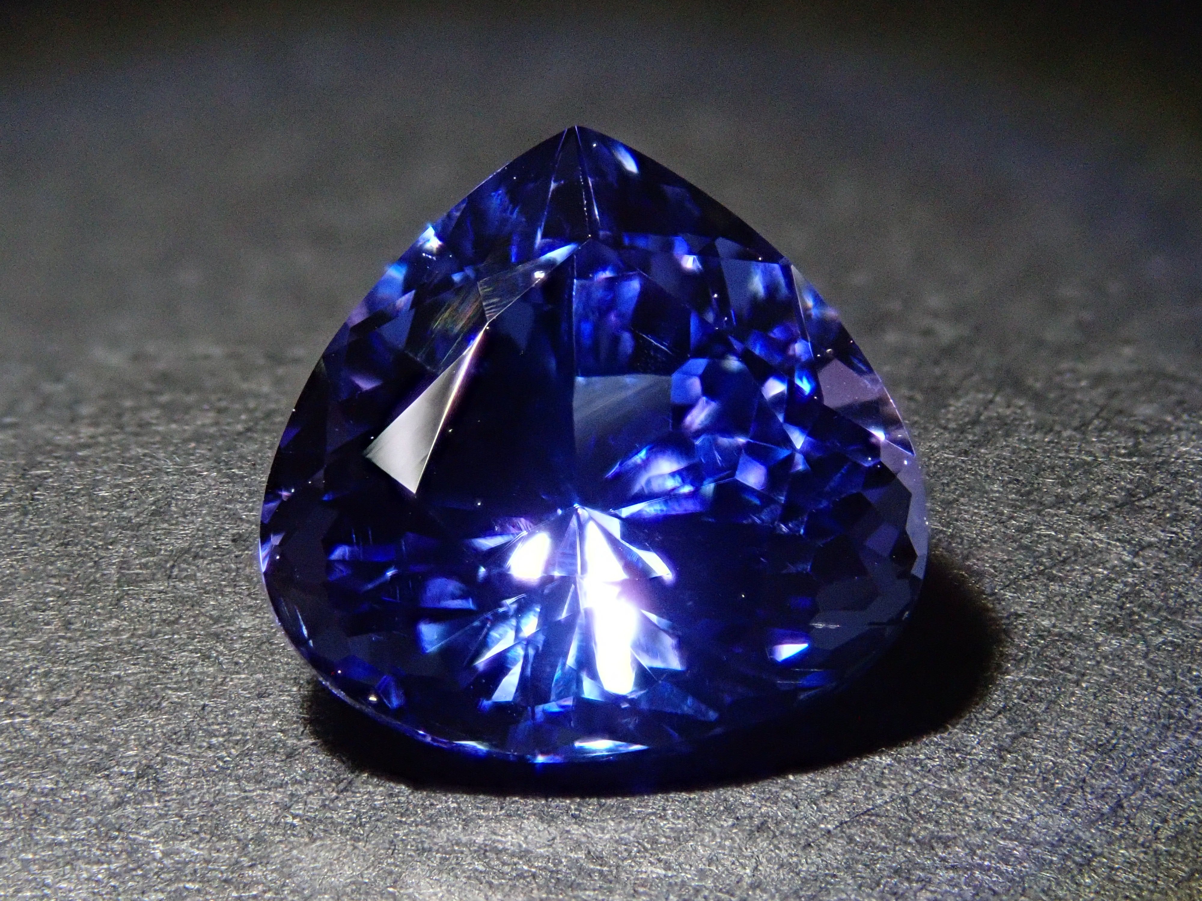 【1月11日 22:00 特價】坦尚尼亞產坦桑石 2.777克拉 裸石