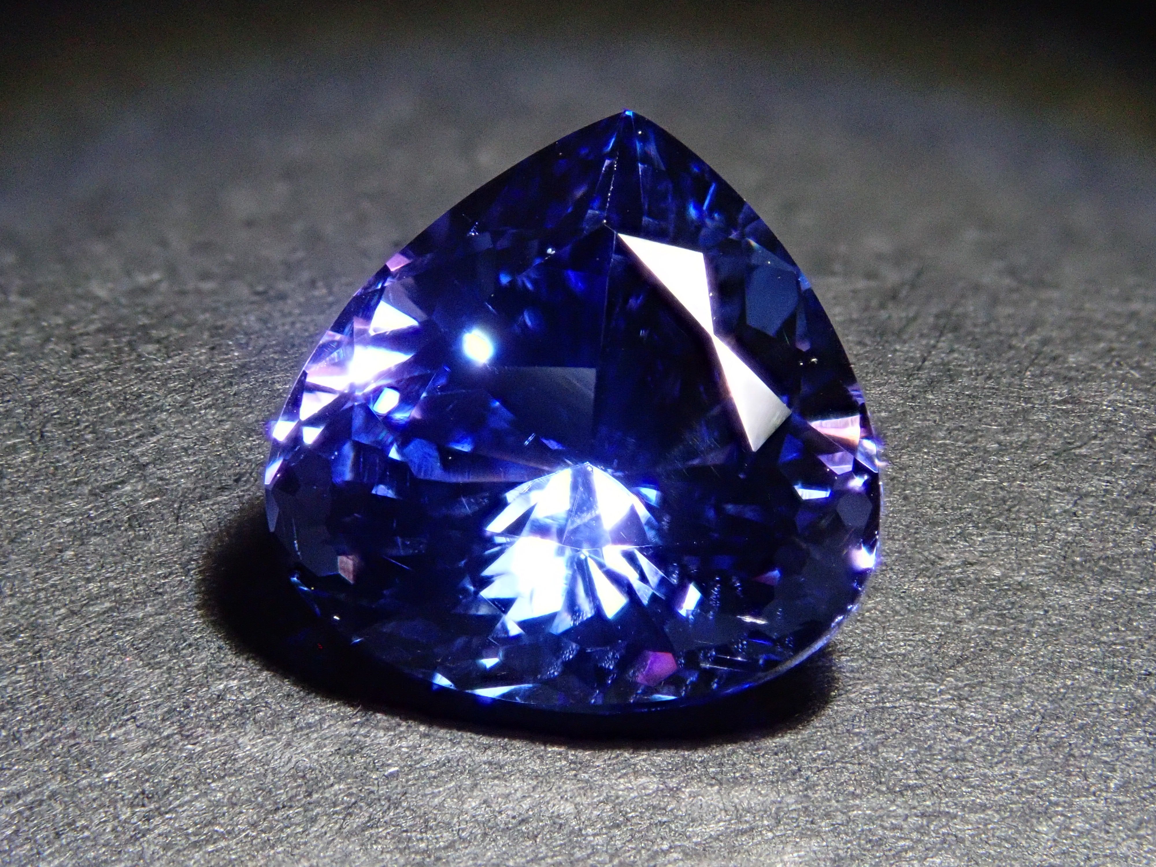 【1月11日 22:00 特價】坦尚尼亞產坦桑石 2.777克拉 裸石