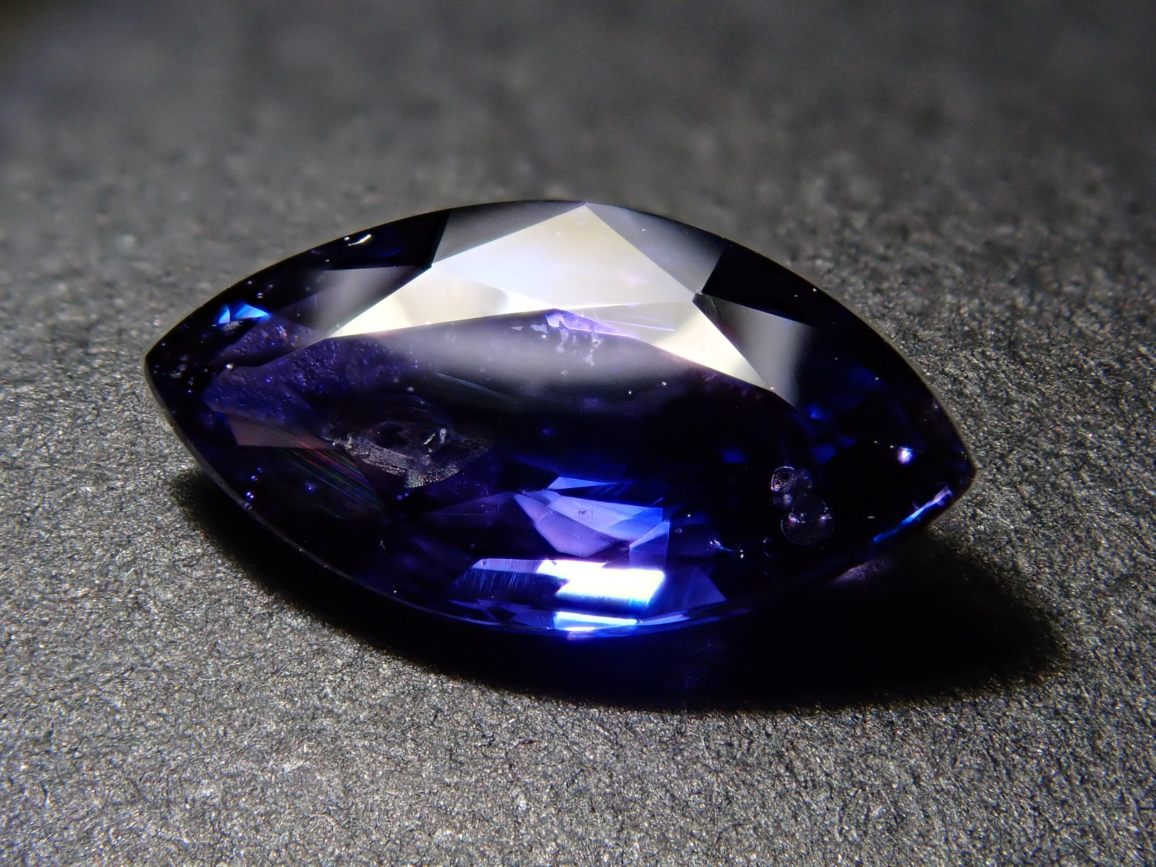 【1/11 22時販売】タンザニア産ヴァイオレットサファイア 0.920ctルース