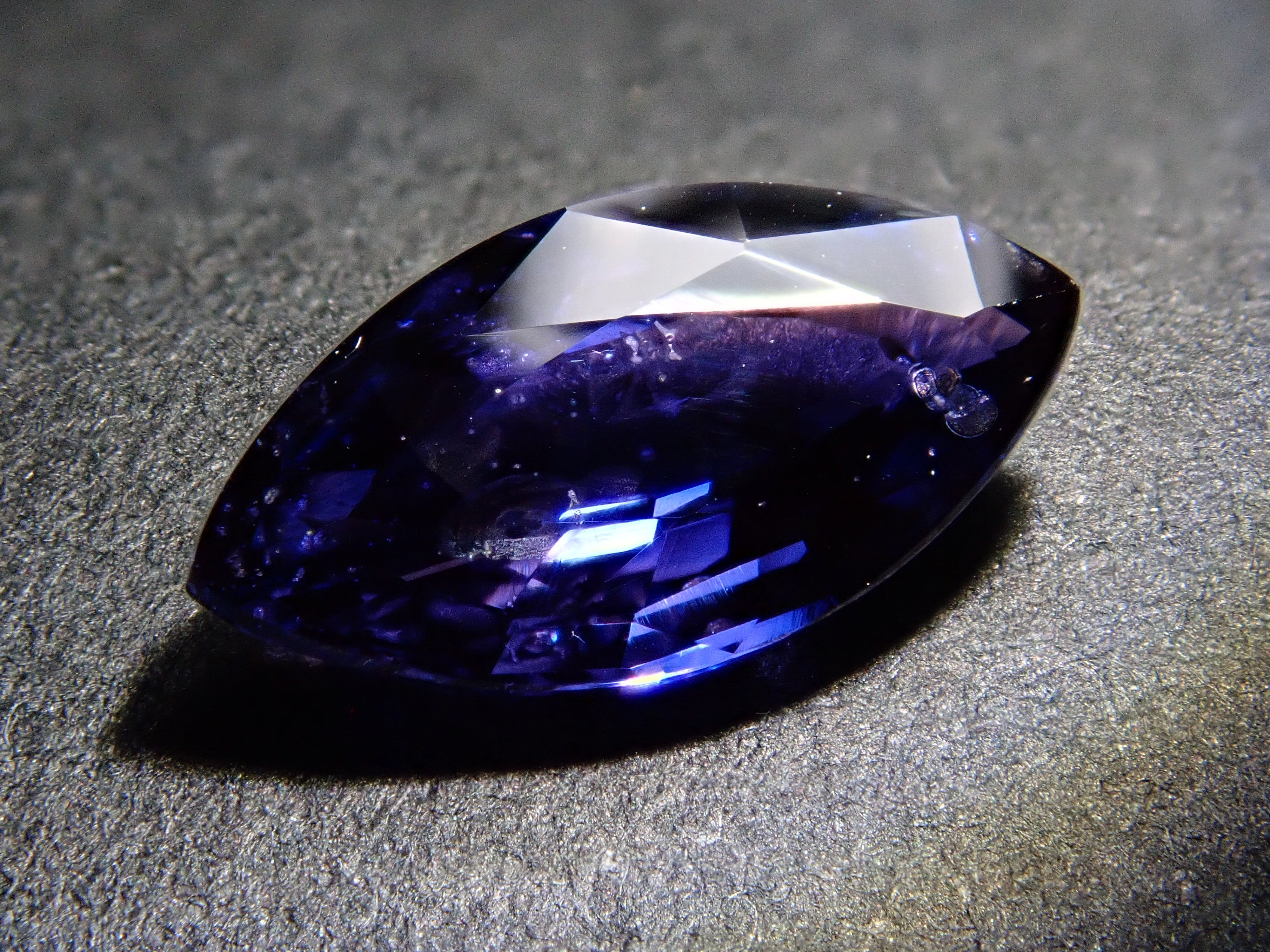 【1/11 22時販売】タンザニア産ヴァイオレットサファイア 0.920ctルース