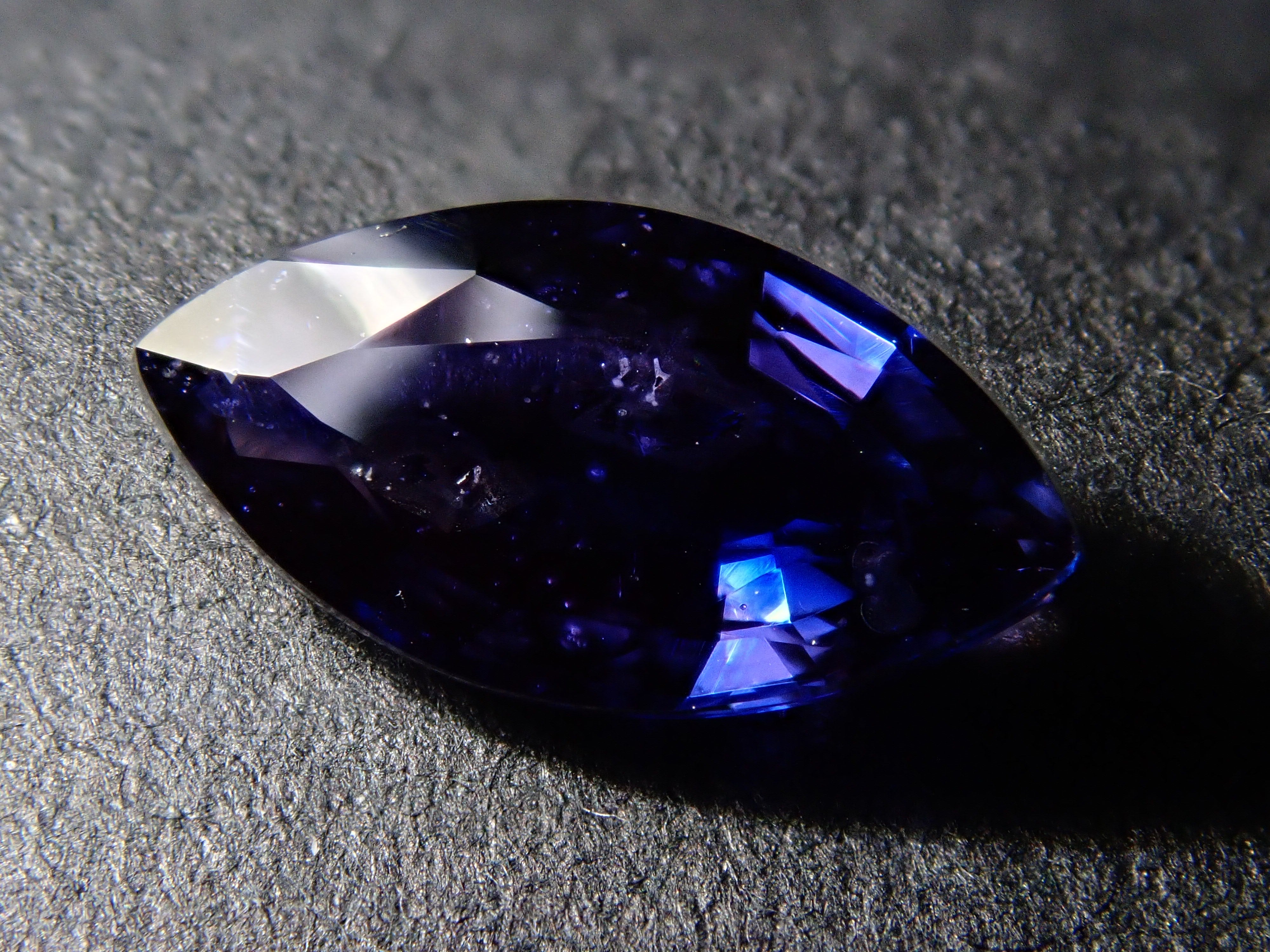 【1/11 22時販売】タンザニア産ヴァイオレットサファイア 0.920ctルース