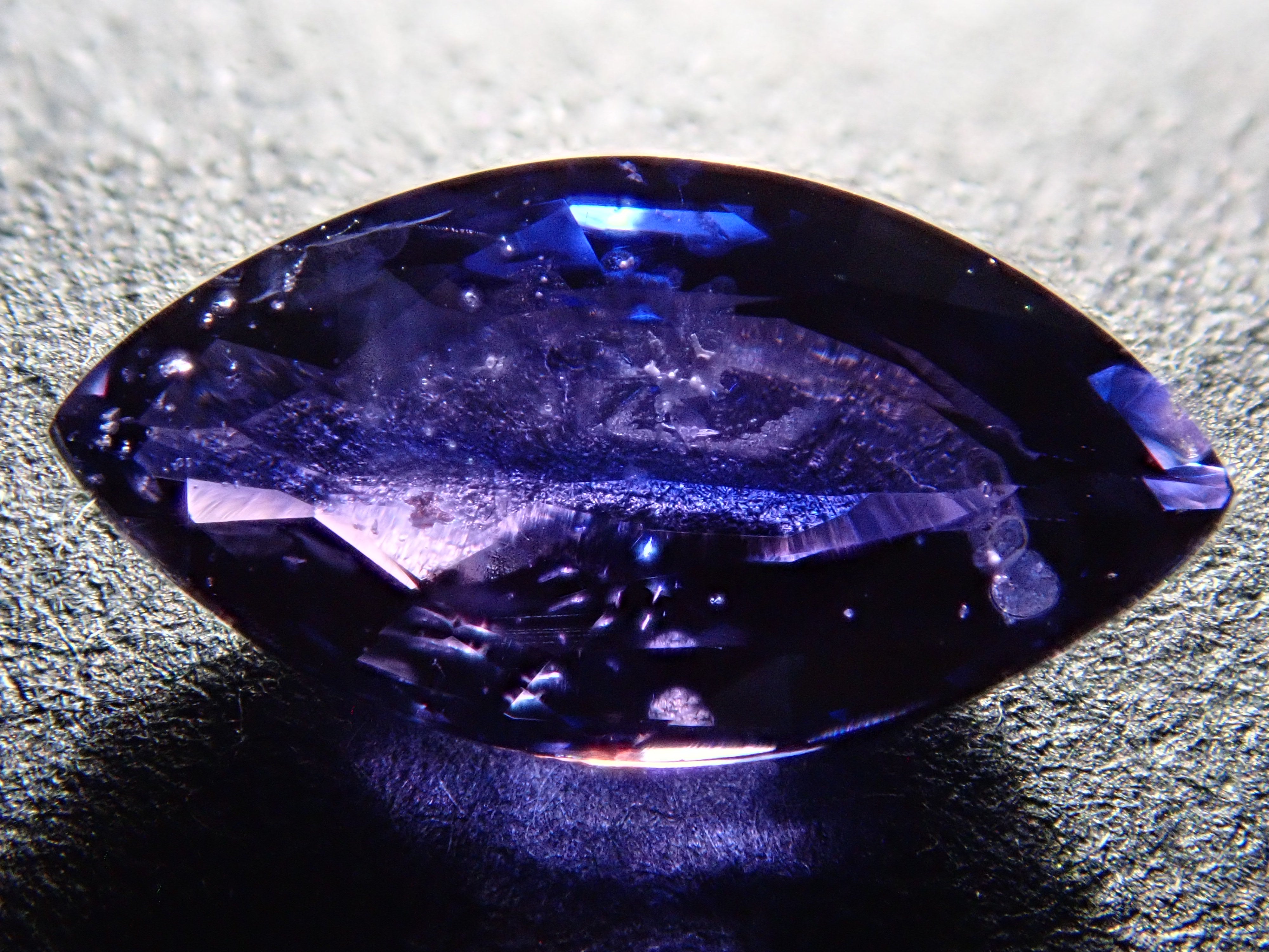 【1/11 22時販売】タンザニア産ヴァイオレットサファイア 0.920ctルース