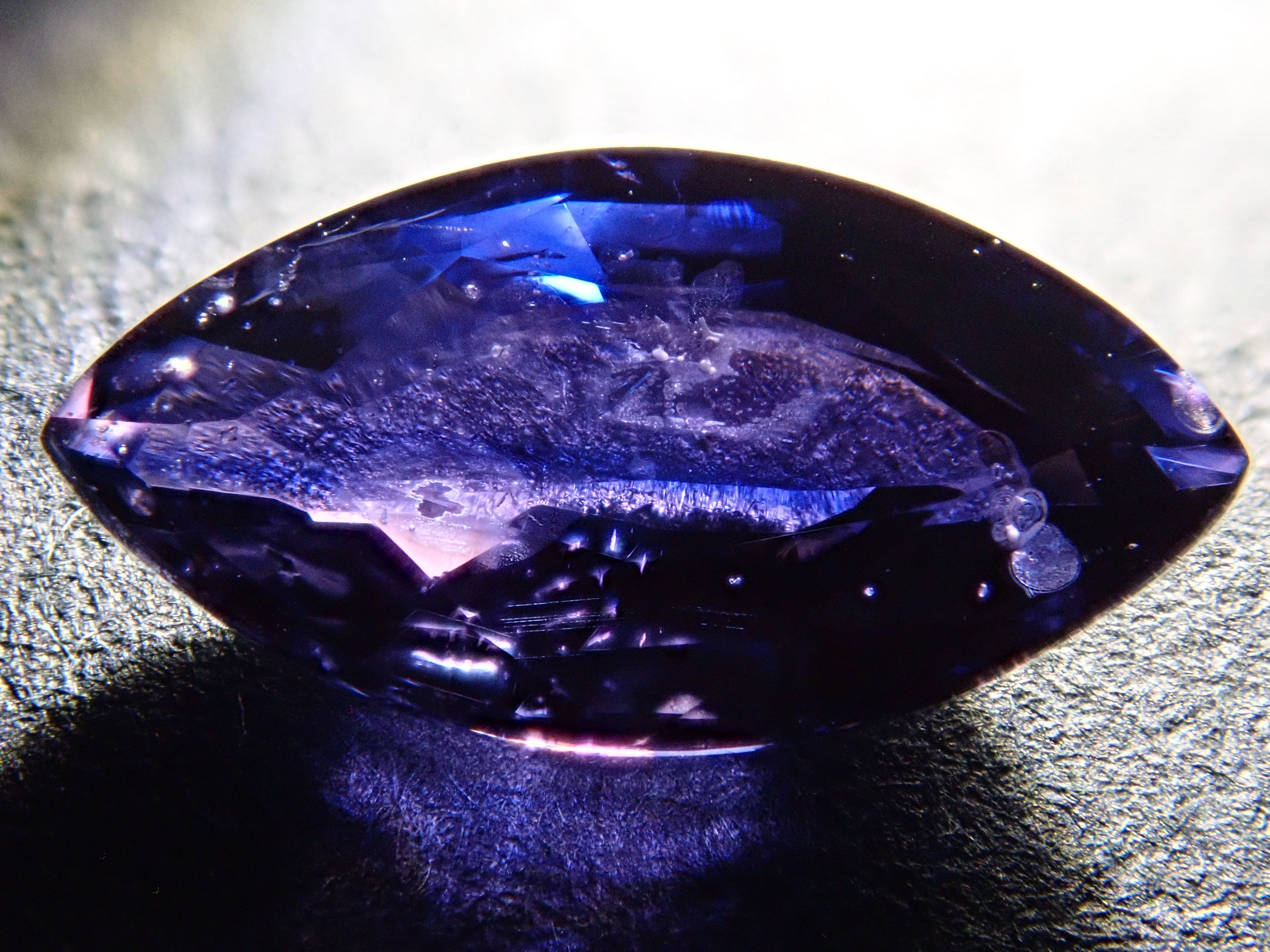 【1/11 22時販売】タンザニア産ヴァイオレットサファイア 0.920ctルース