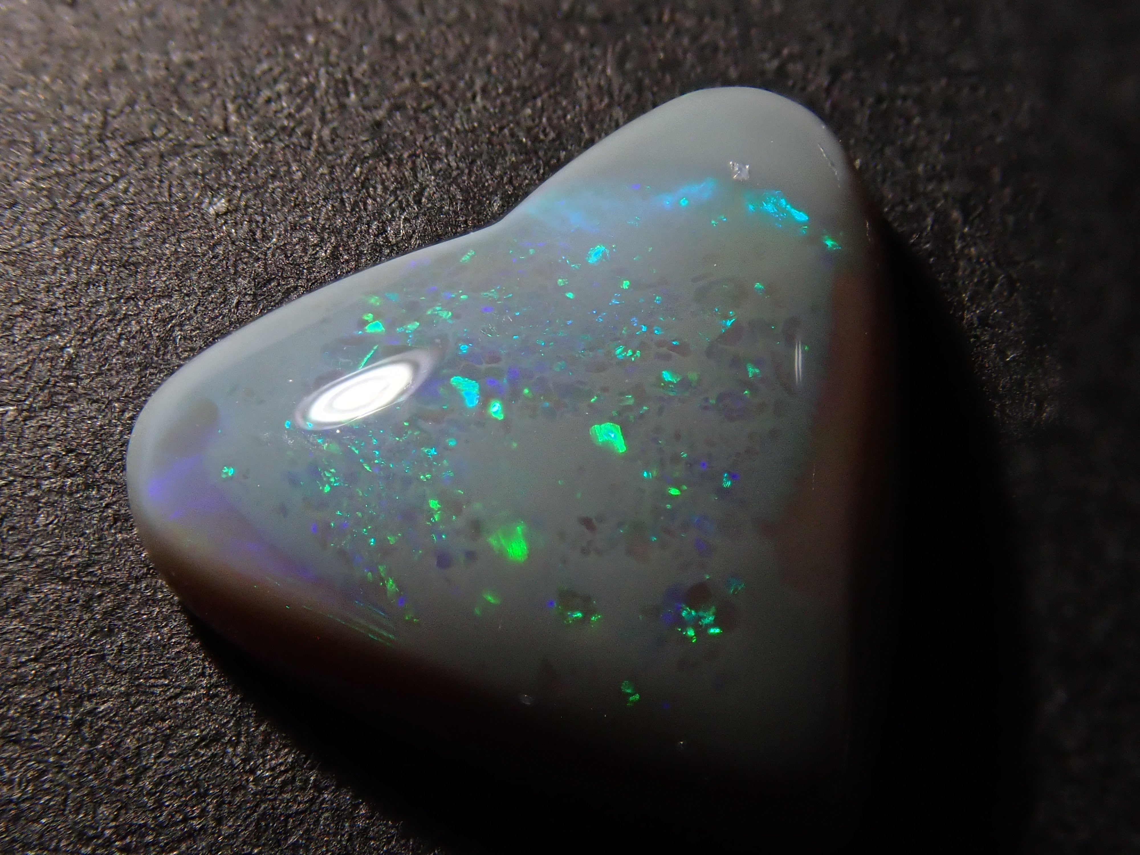 【1/11 22時販売】オーストラリア産ブラックオパール 2.275ctルース(両面タイプ)