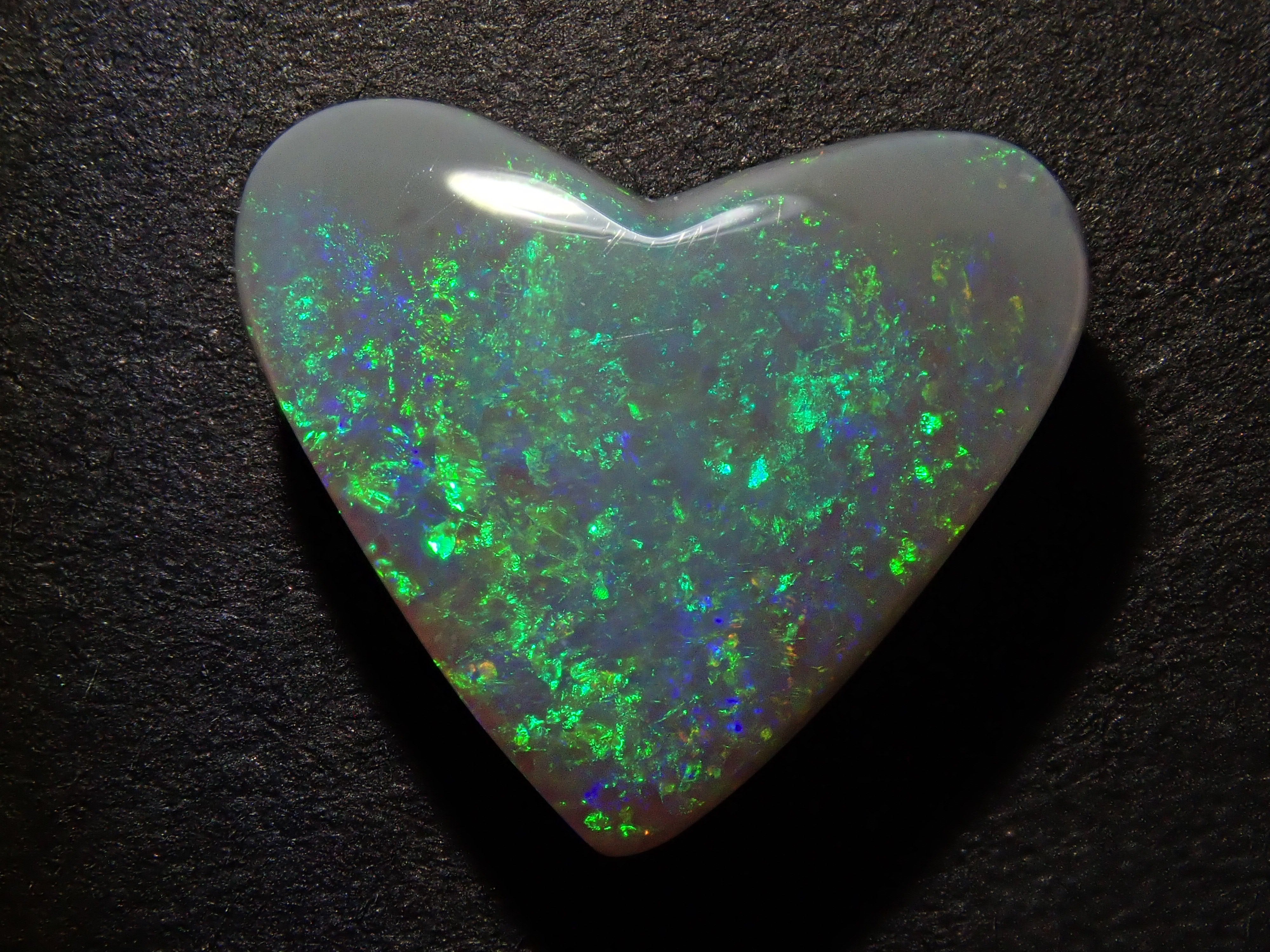 【1/11 22時販売】オーストラリア産ブラックオパール 2.275ctルース(両面タイプ)