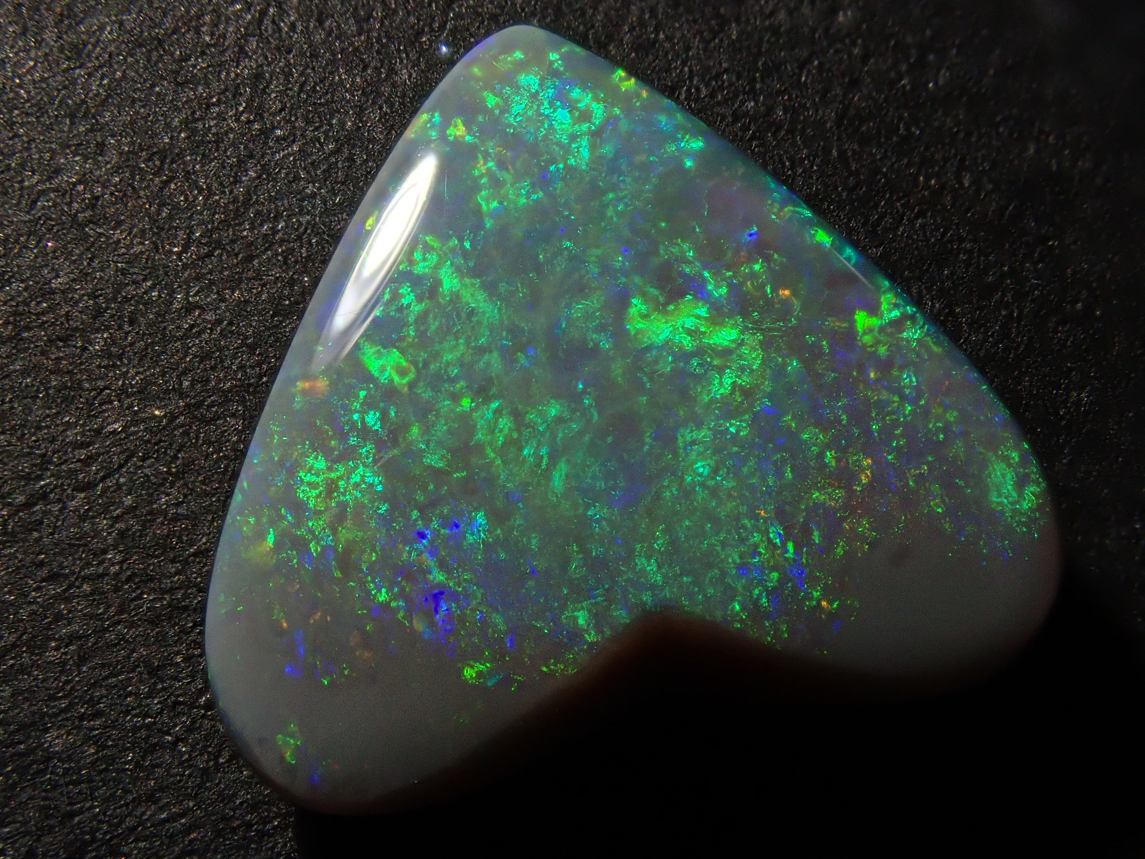 【1/11 22時販売】オーストラリア産ブラックオパール 2.275ctルース(両面タイプ)