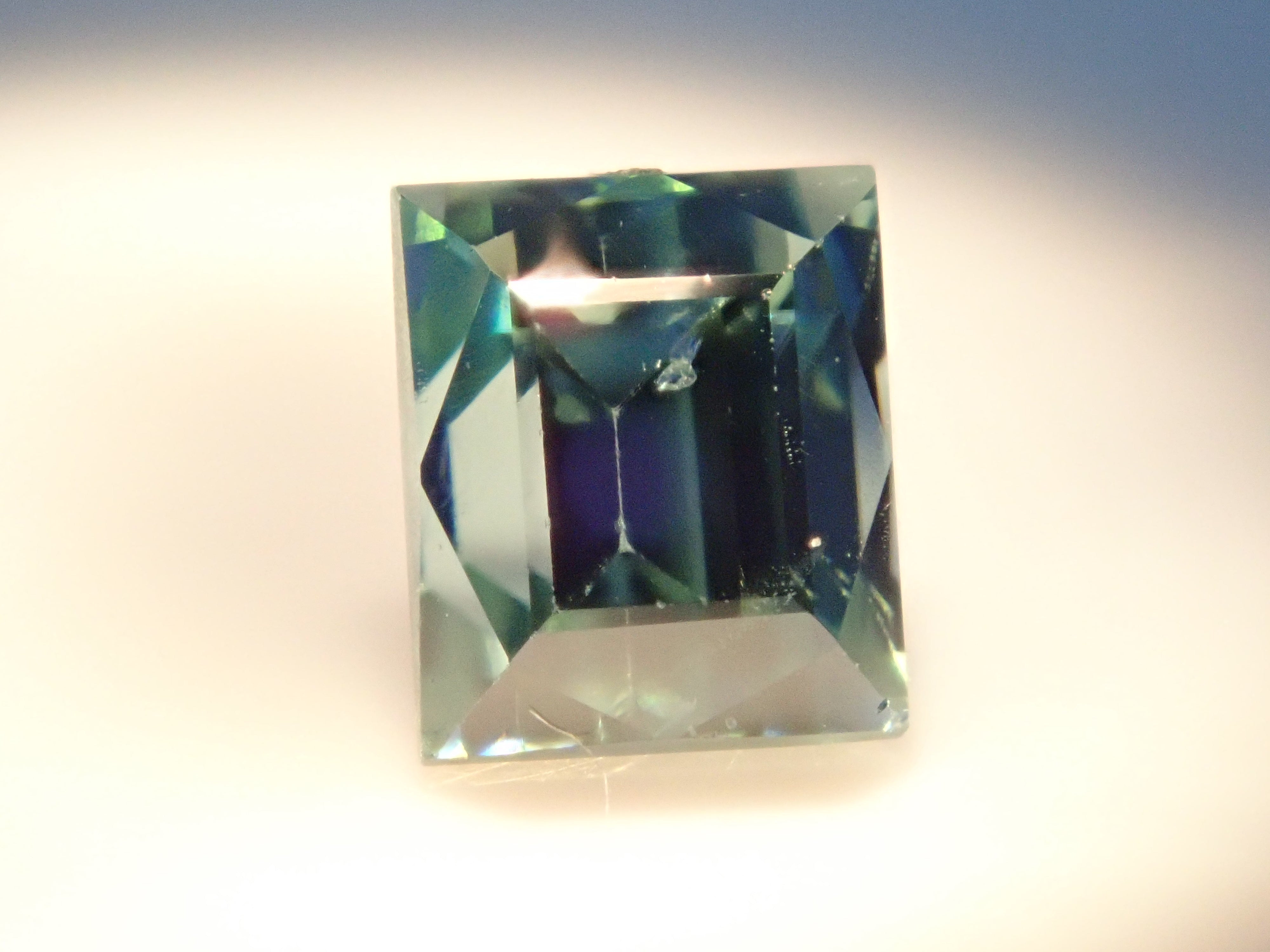 【1/11 22時販売】ミャンマー産カラーチェンジジルコン 1.043ctルース