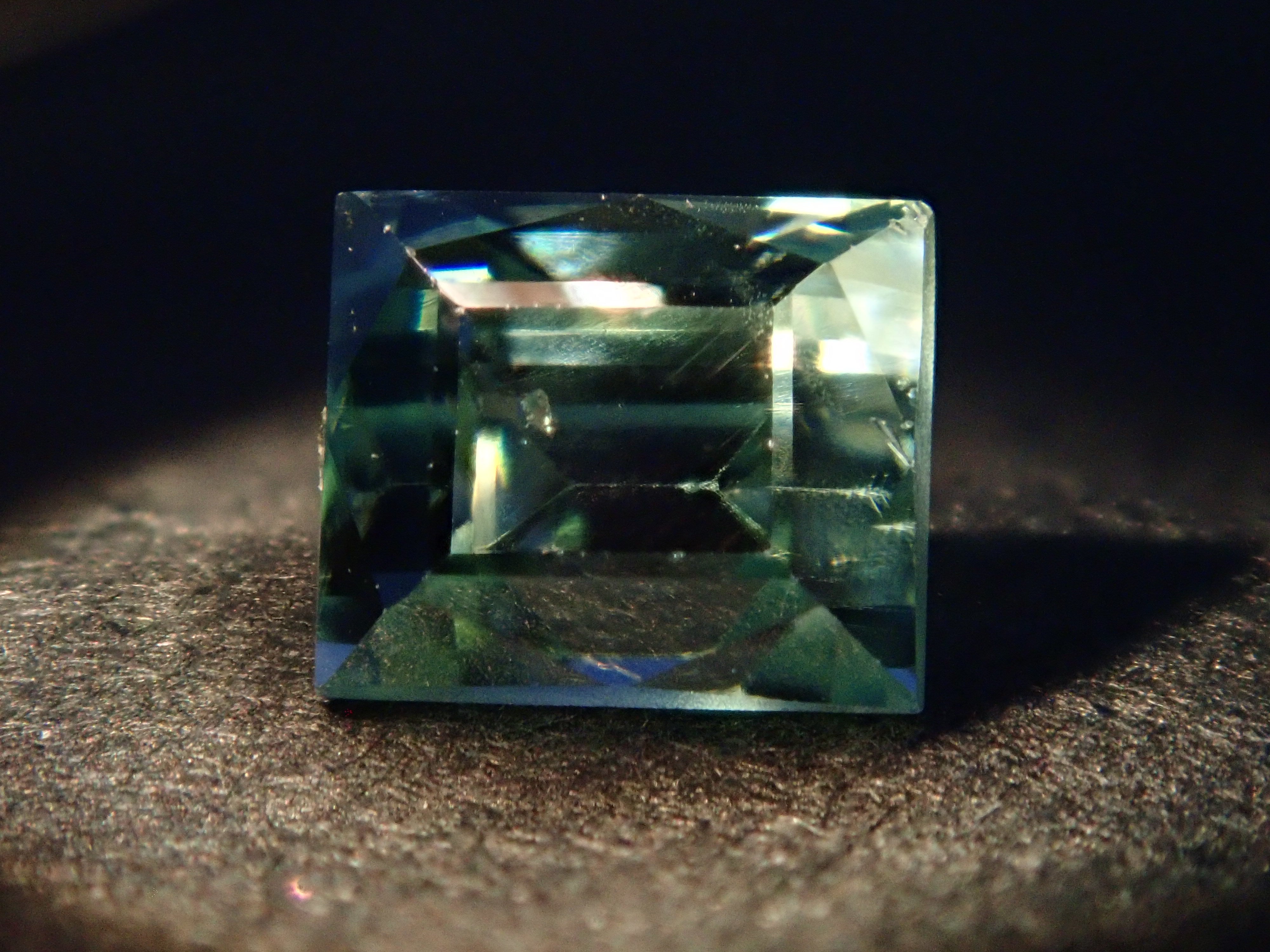 【1/11 22時販売】ミャンマー産カラーチェンジジルコン 1.043ctルース