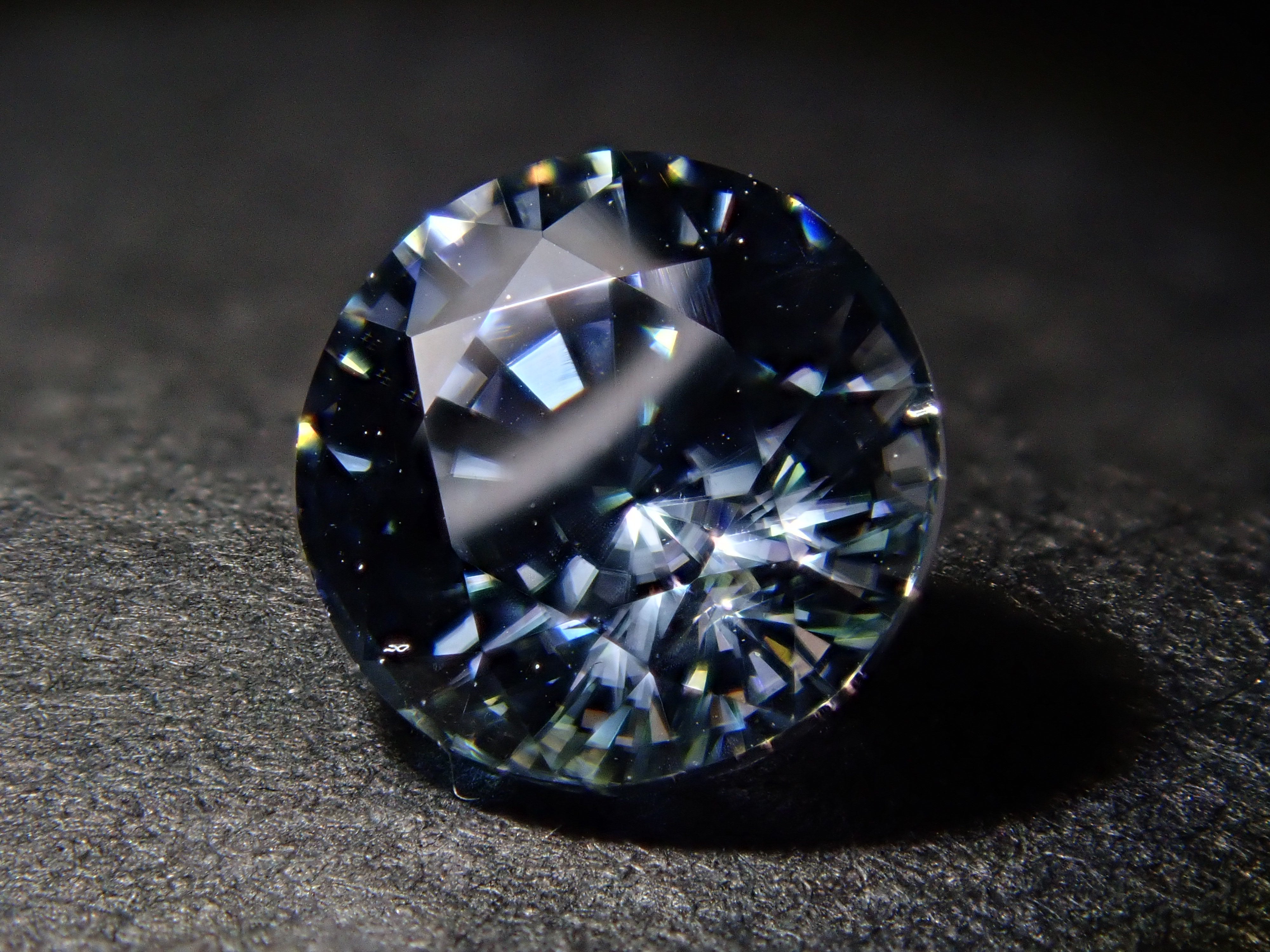 【1/11 22時販売】ミャンマー産カラーチェンジジルコン 5.3mm/1.043ctルース