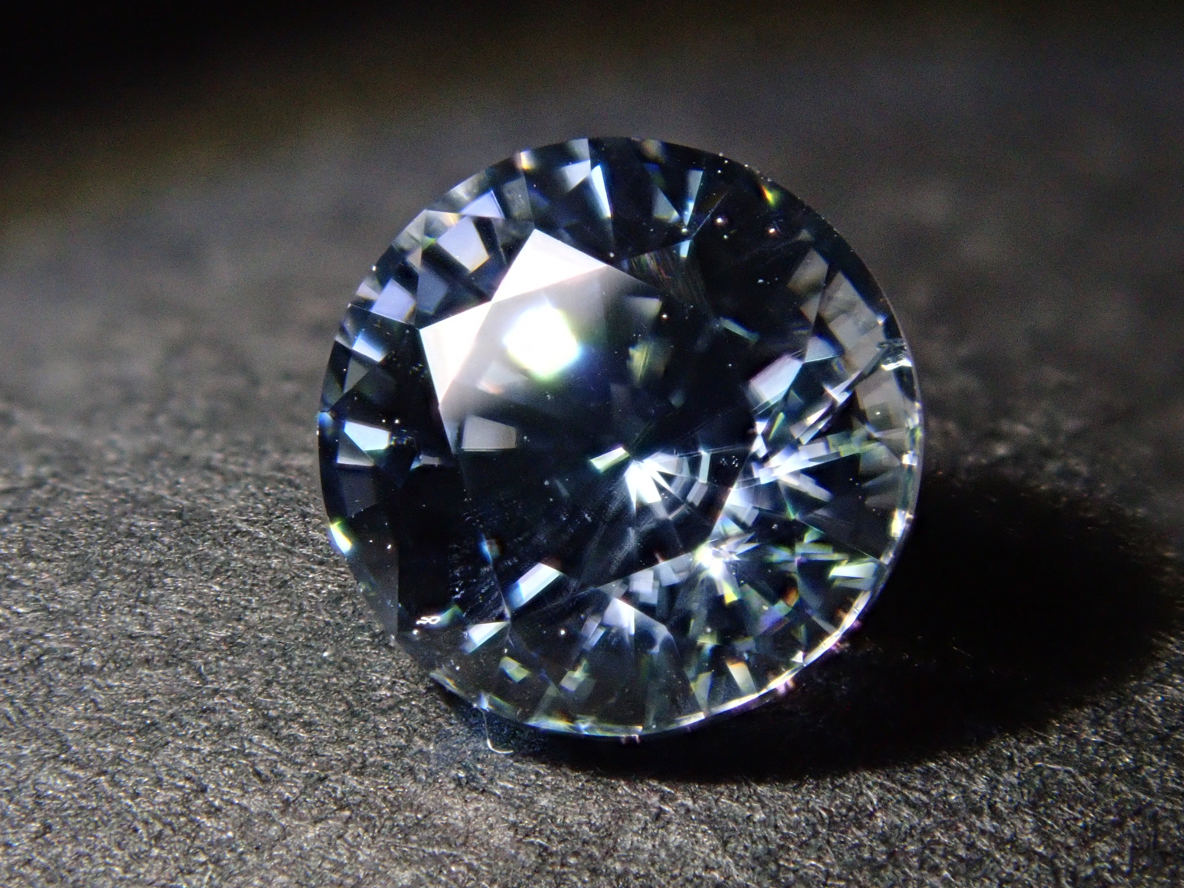 【1/11 22時販売】ミャンマー産カラーチェンジジルコン 5.3mm/1.043ctルース