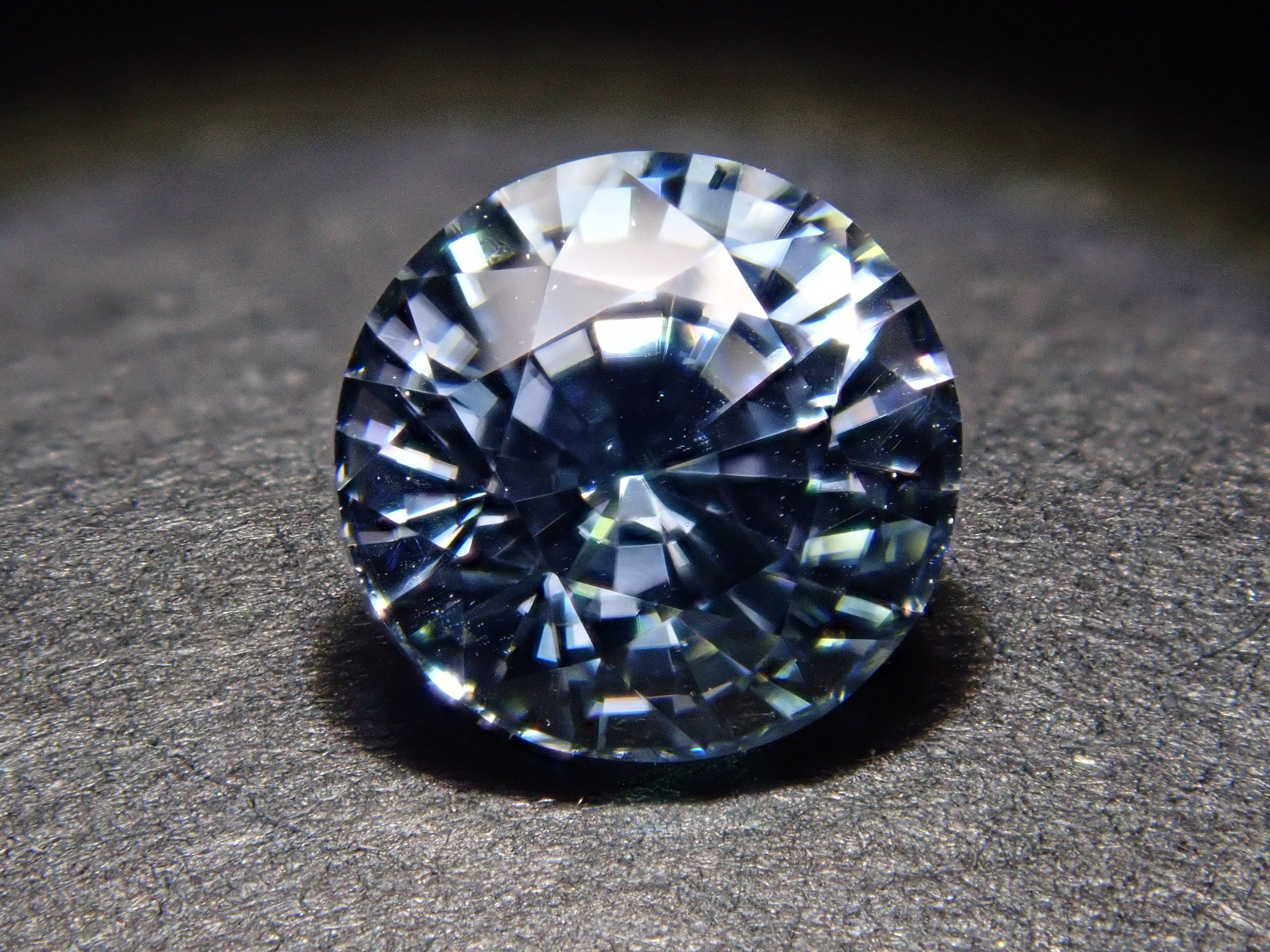 【1/11 22時販売】ミャンマー産カラーチェンジジルコン 5.3mm/1.043ctルース