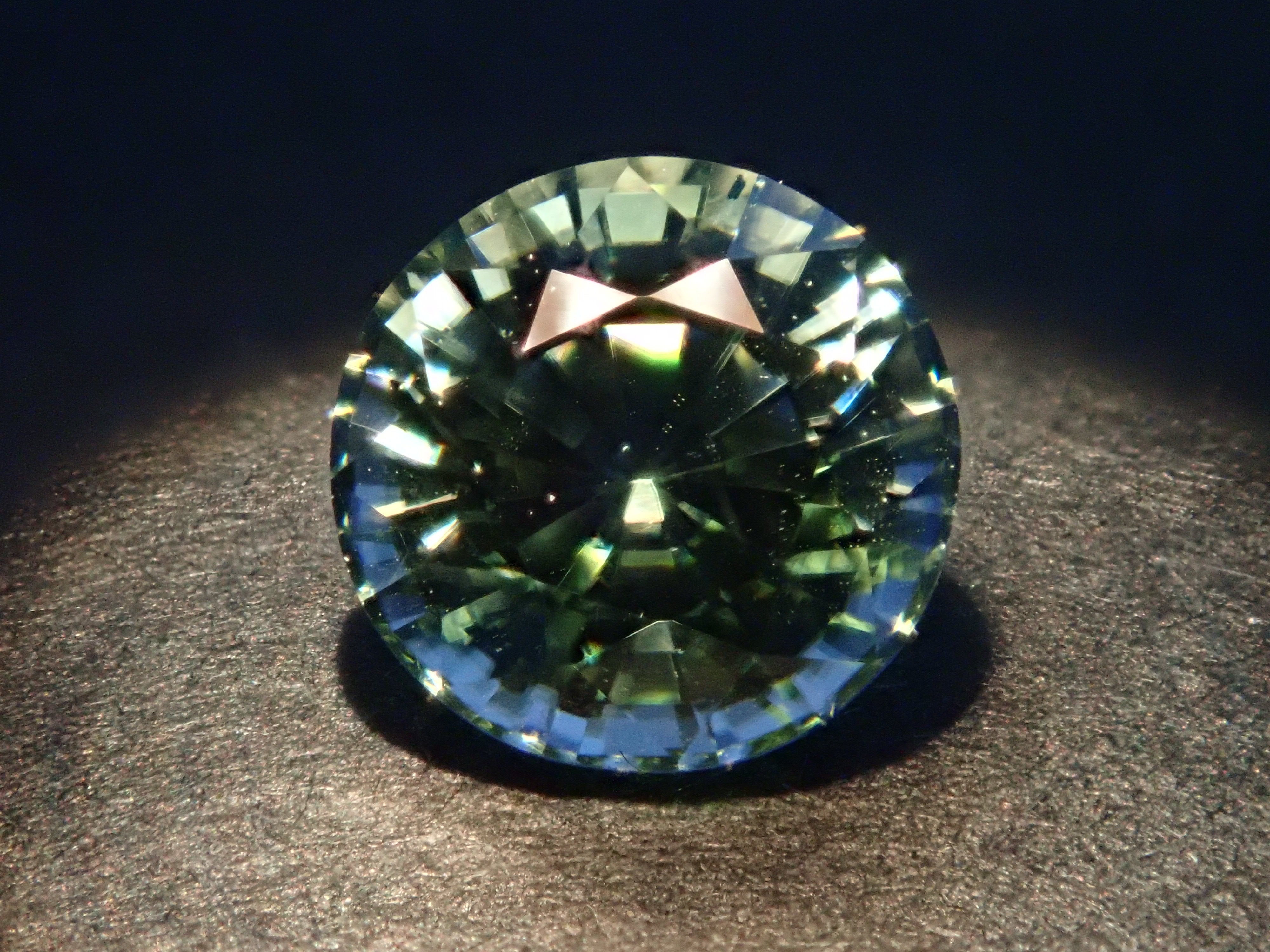 【1/11 22時販売】ミャンマー産カラーチェンジジルコン 5.3mm/1.043ctルース