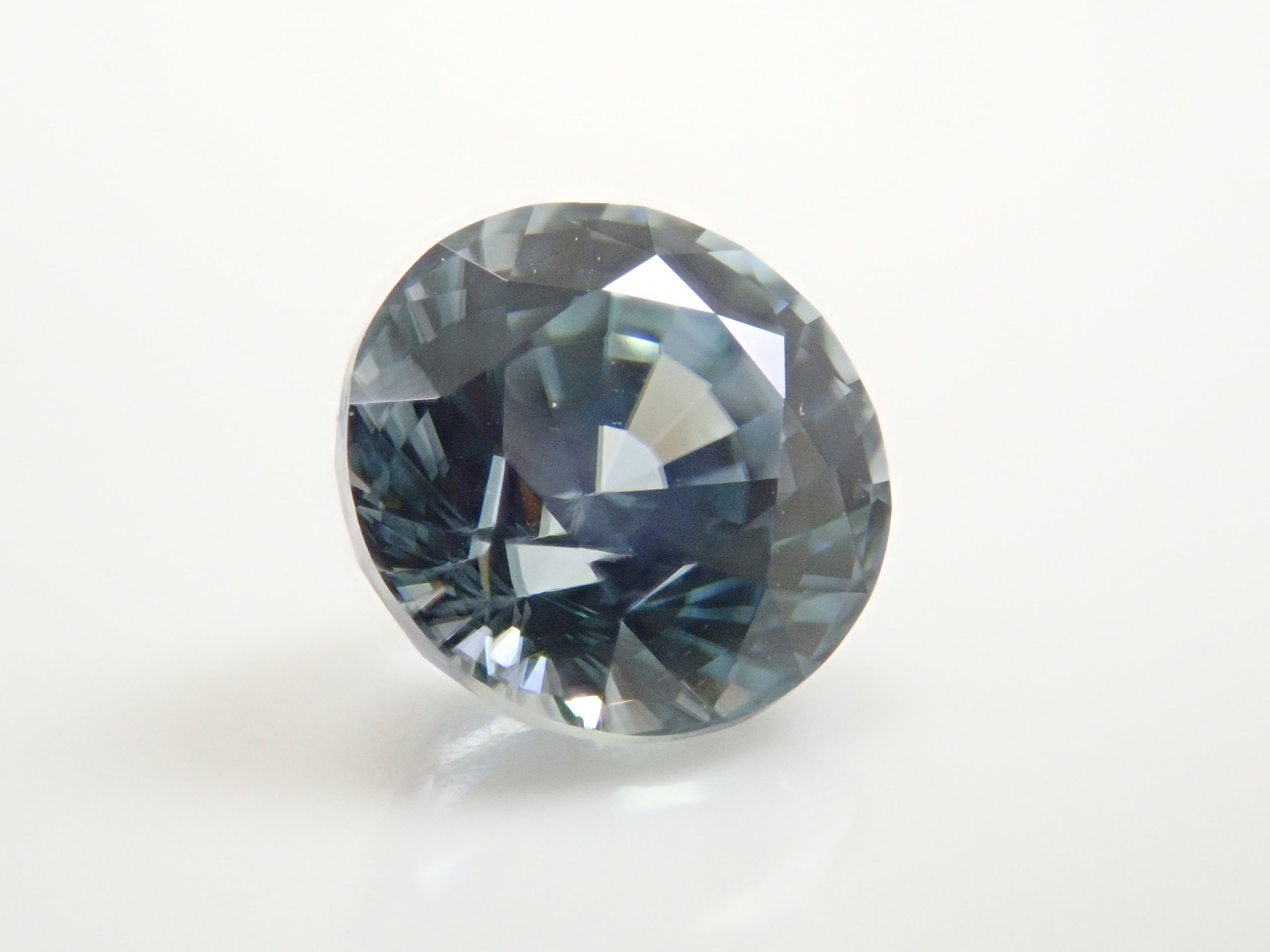 【1/11 22時販売】ミャンマー産カラーチェンジジルコン 5.3mm/1.043ctルース