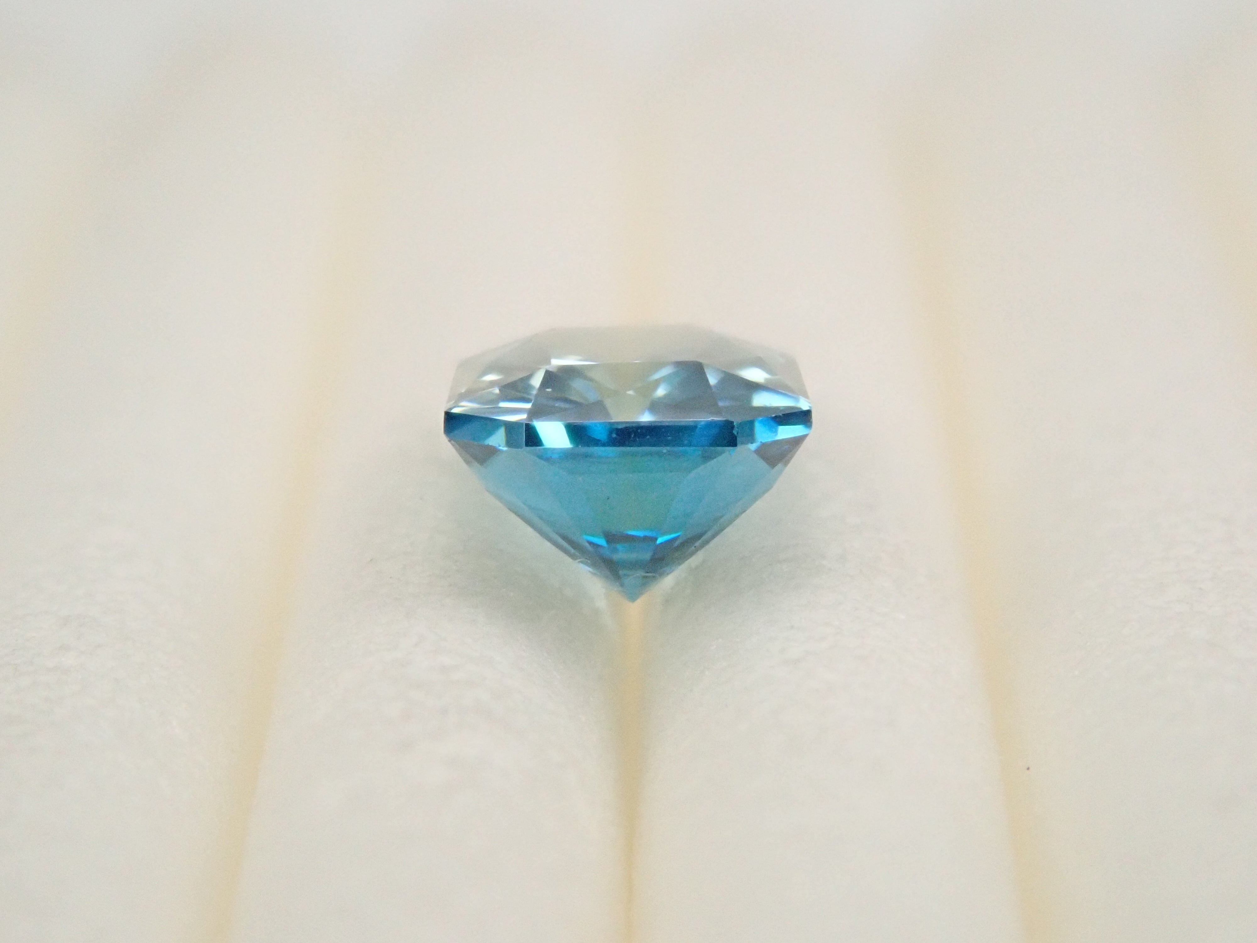 【1/11 22時販売】カンボジア産ブルージルコン(ラタナキリブルー) 0.674ctルース