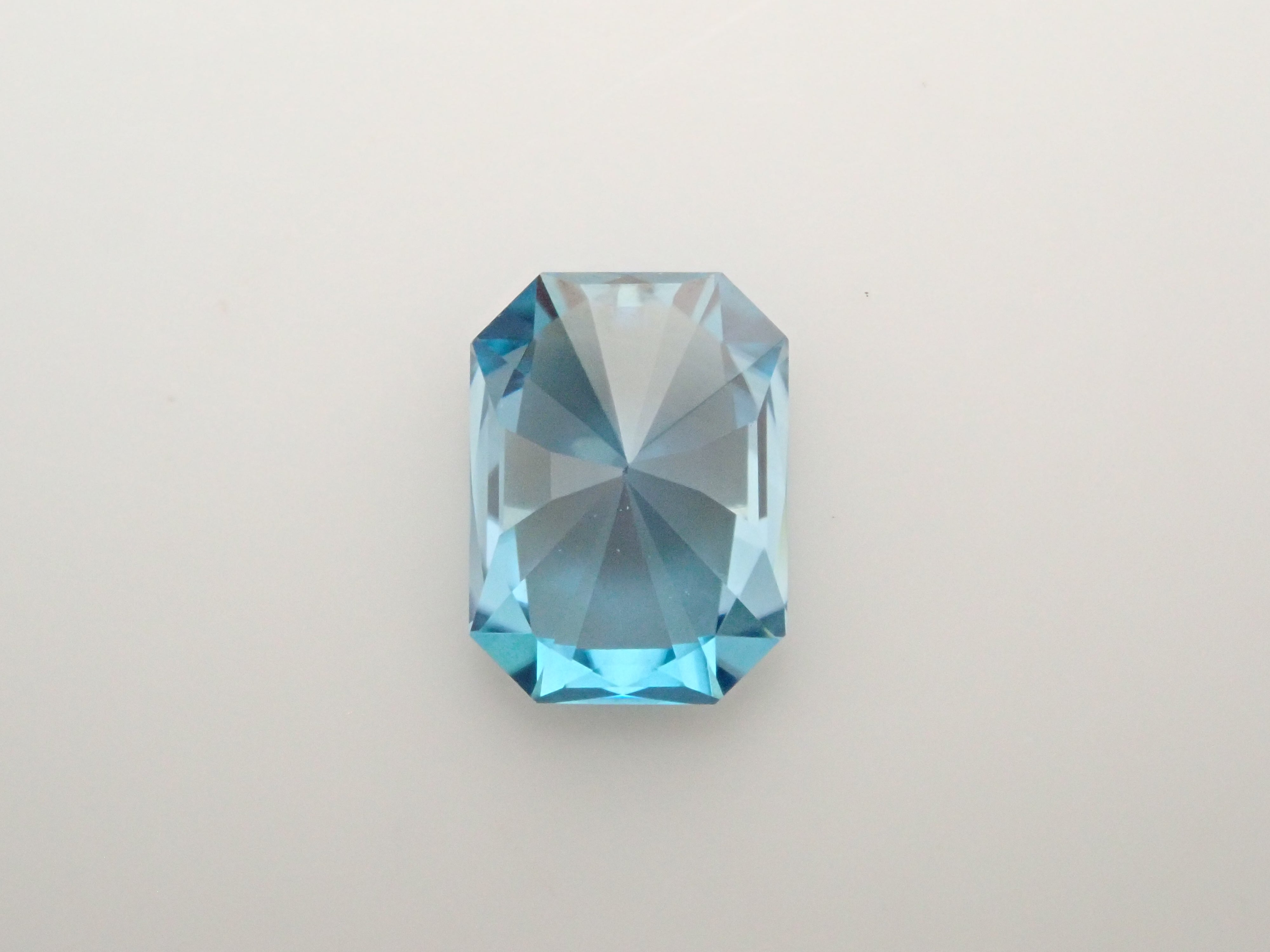 【1/11 22時販売】カンボジア産ブルージルコン(ラタナキリブルー) 0.674ctルース