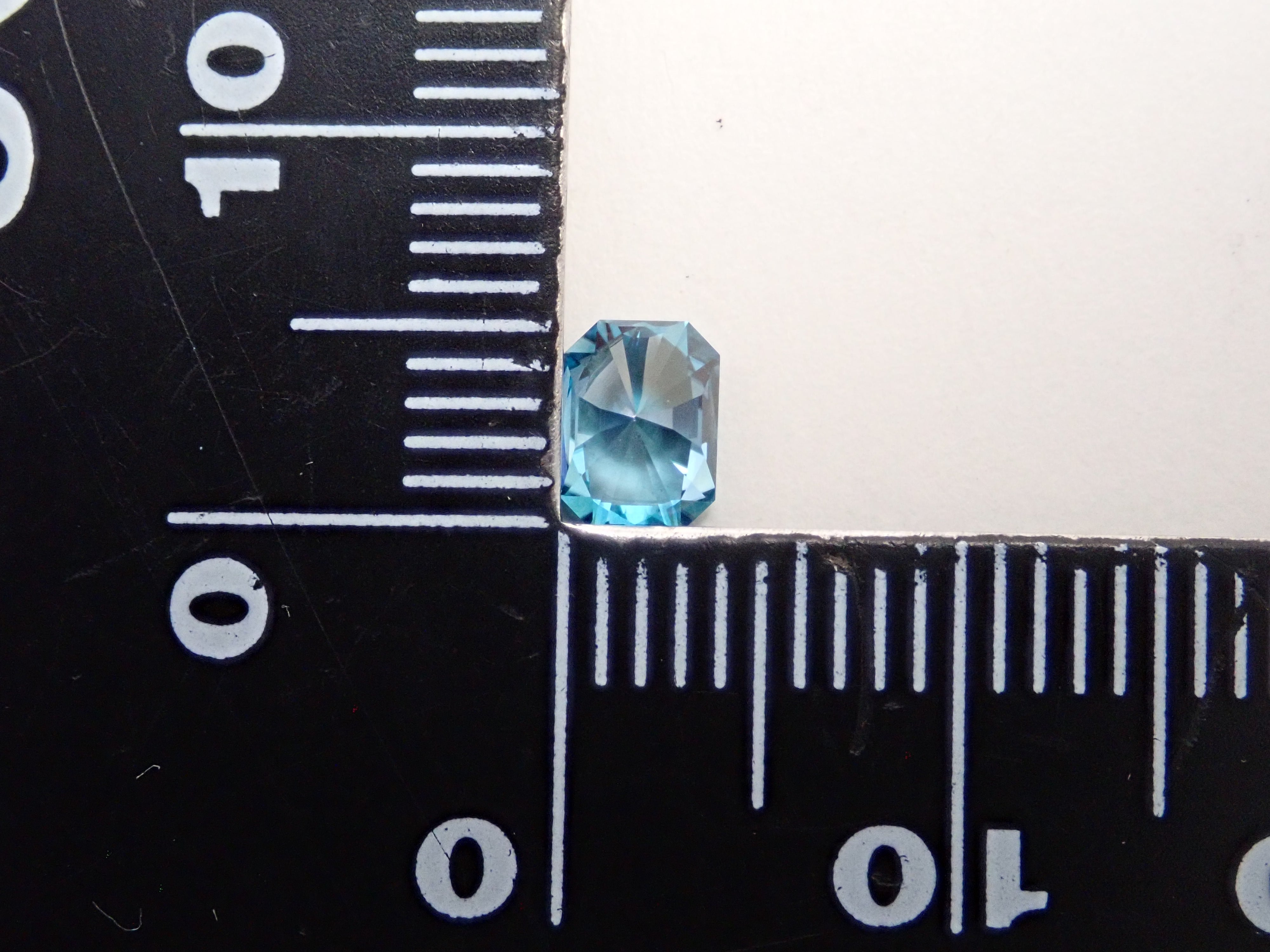 【1/11 22時販売】カンボジア産ブルージルコン(ラタナキリブルー) 0.674ctルース