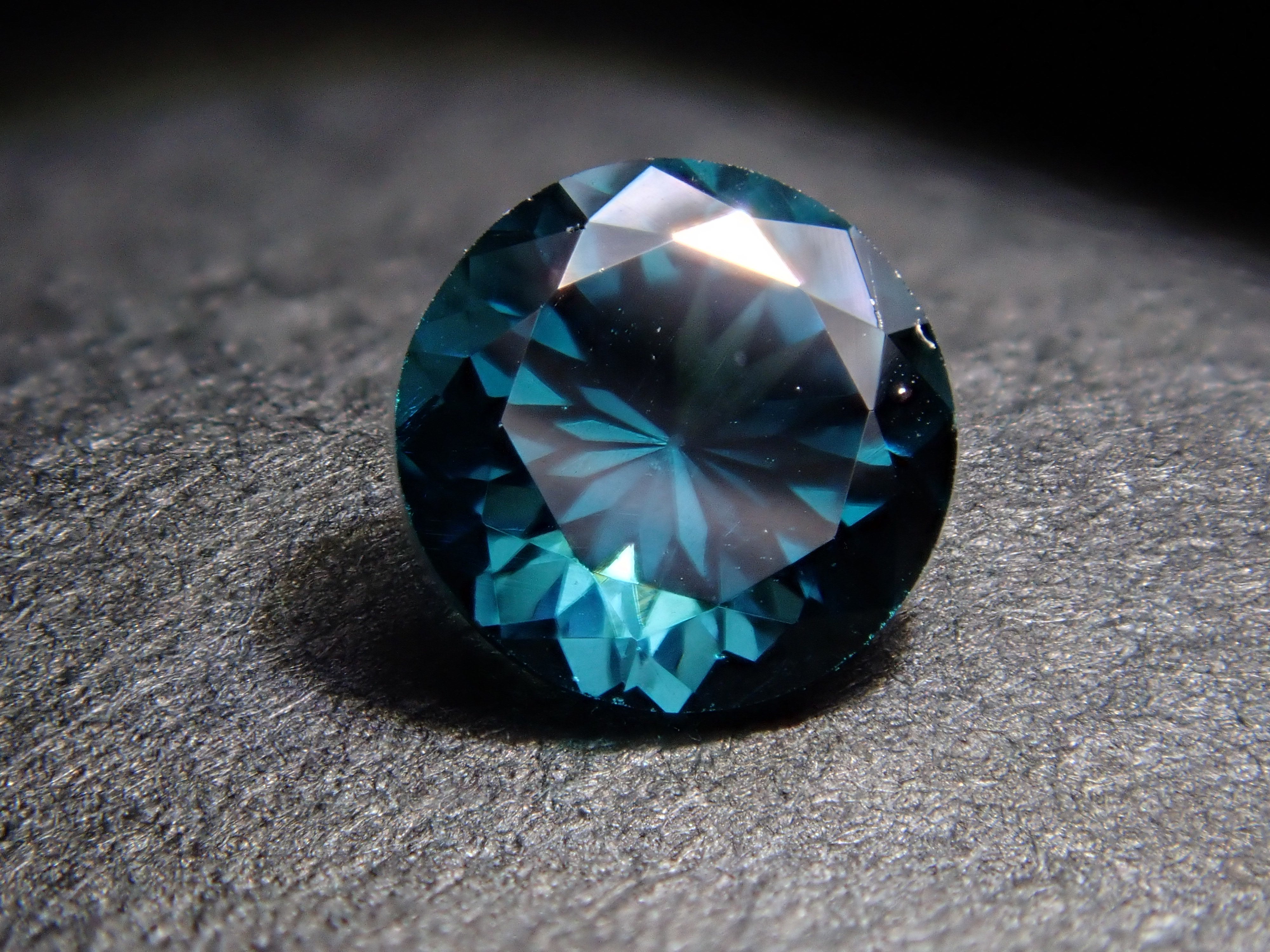 【1/11 22時販売】アフガニスタン産ブルートルマリン 4.0mm/0.268ctルース(ラグーントルマリン)