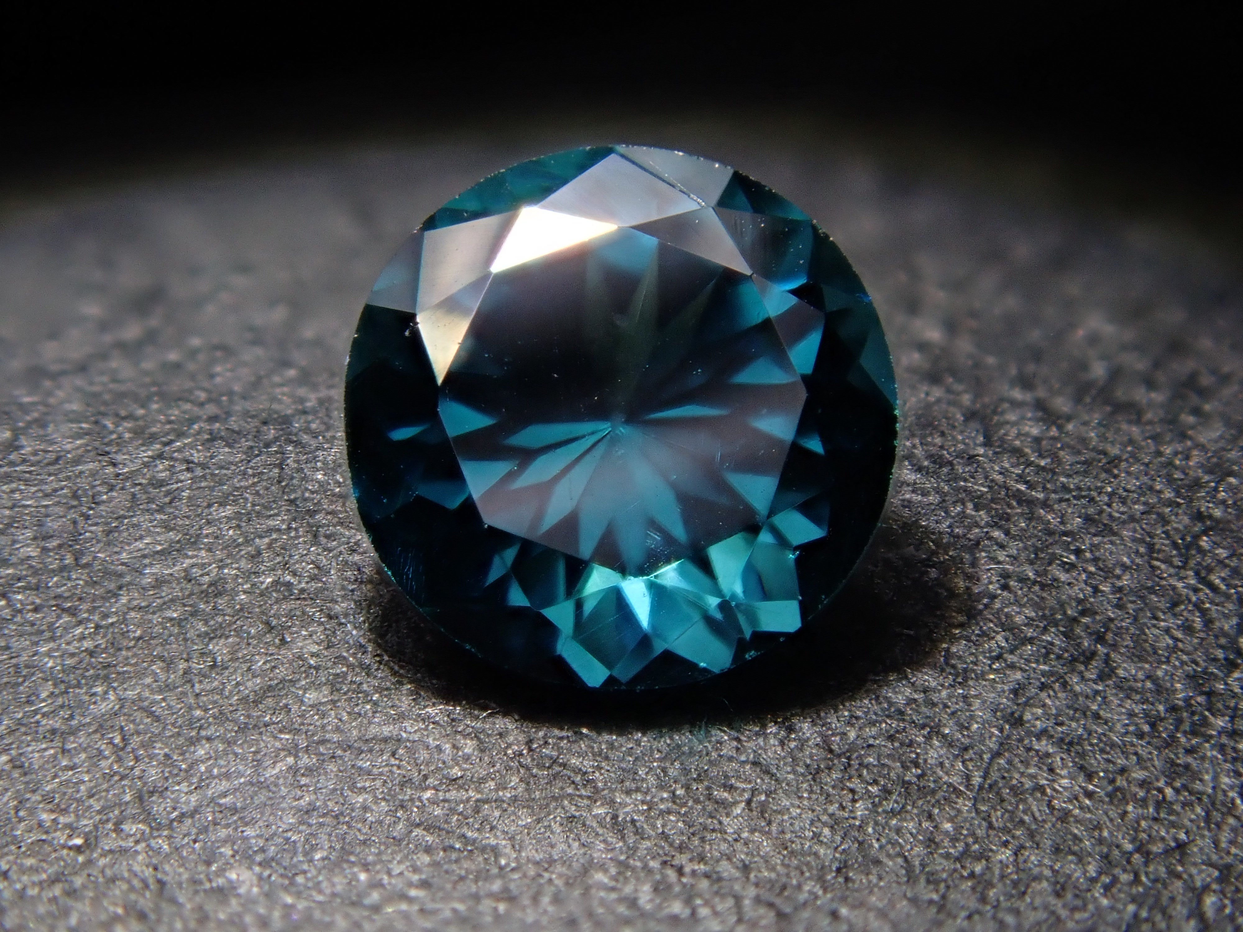 【1/11 22時販売】アフガニスタン産ブルートルマリン 4.0mm/0.268ctルース(ラグーントルマリン)