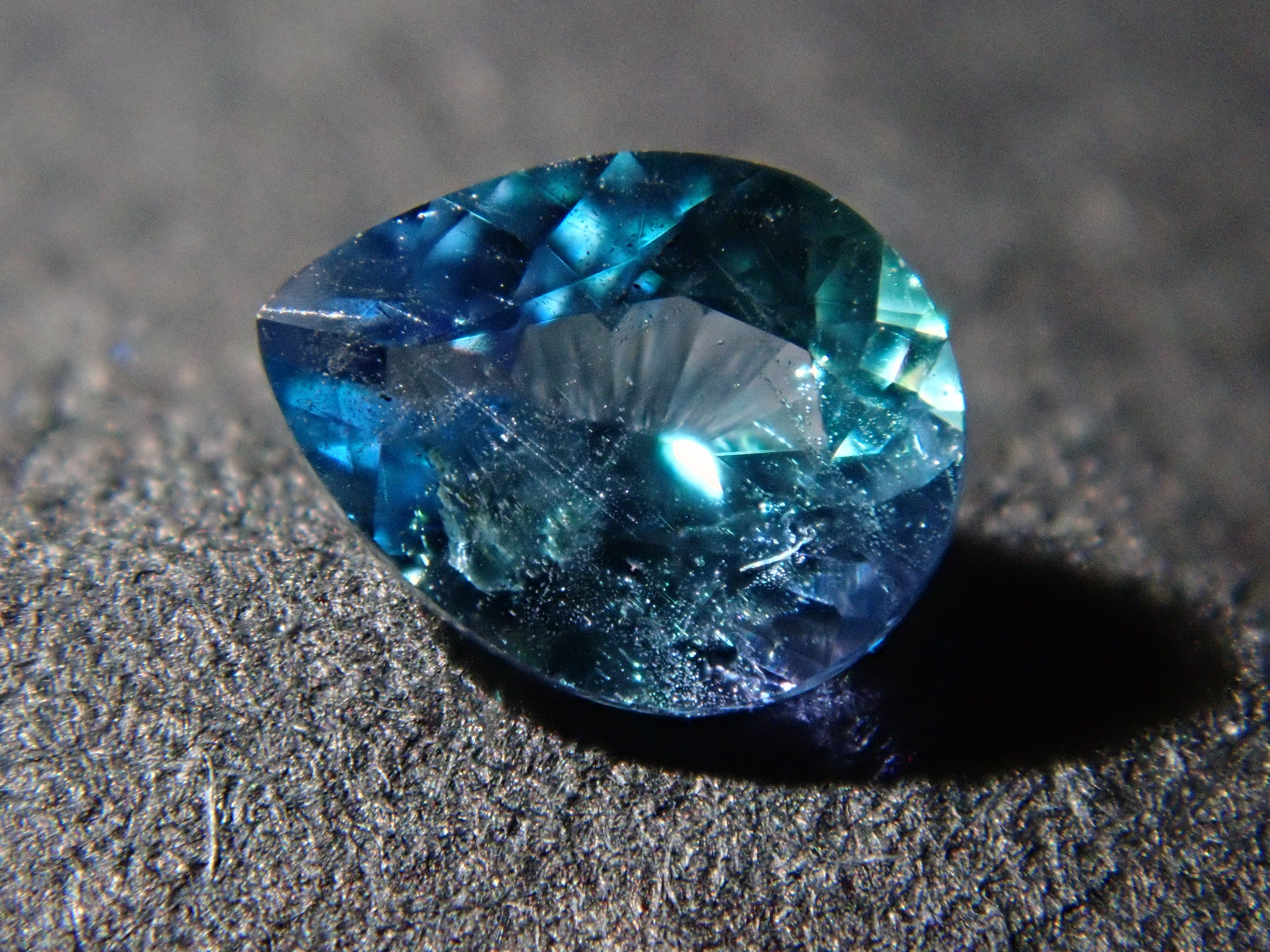 【1/11 22時販売】タンザニア産コーネルピン 0.103ctルース