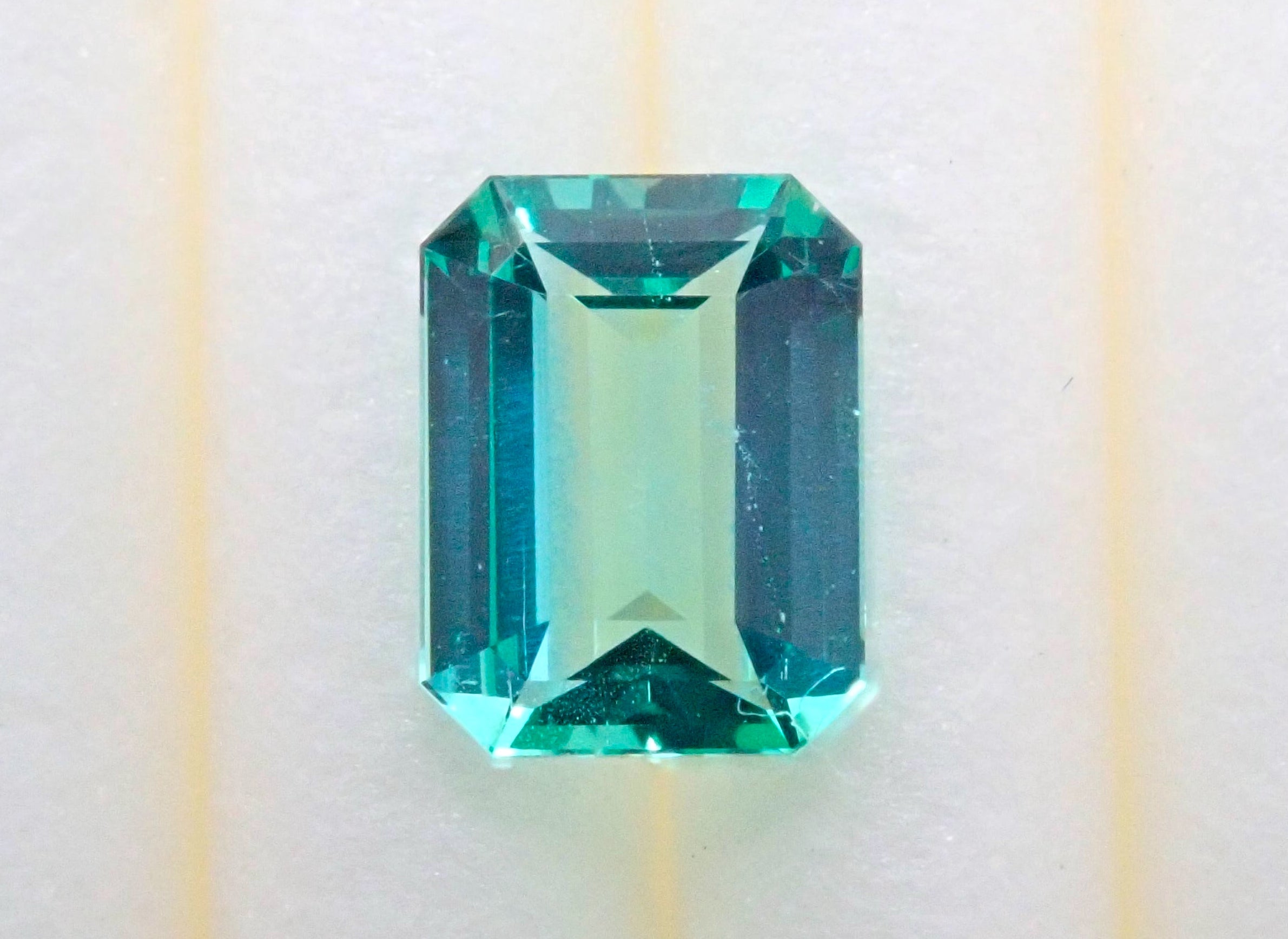 エチオピア産ノンオイルエメラルド 0.32ctルース GIA