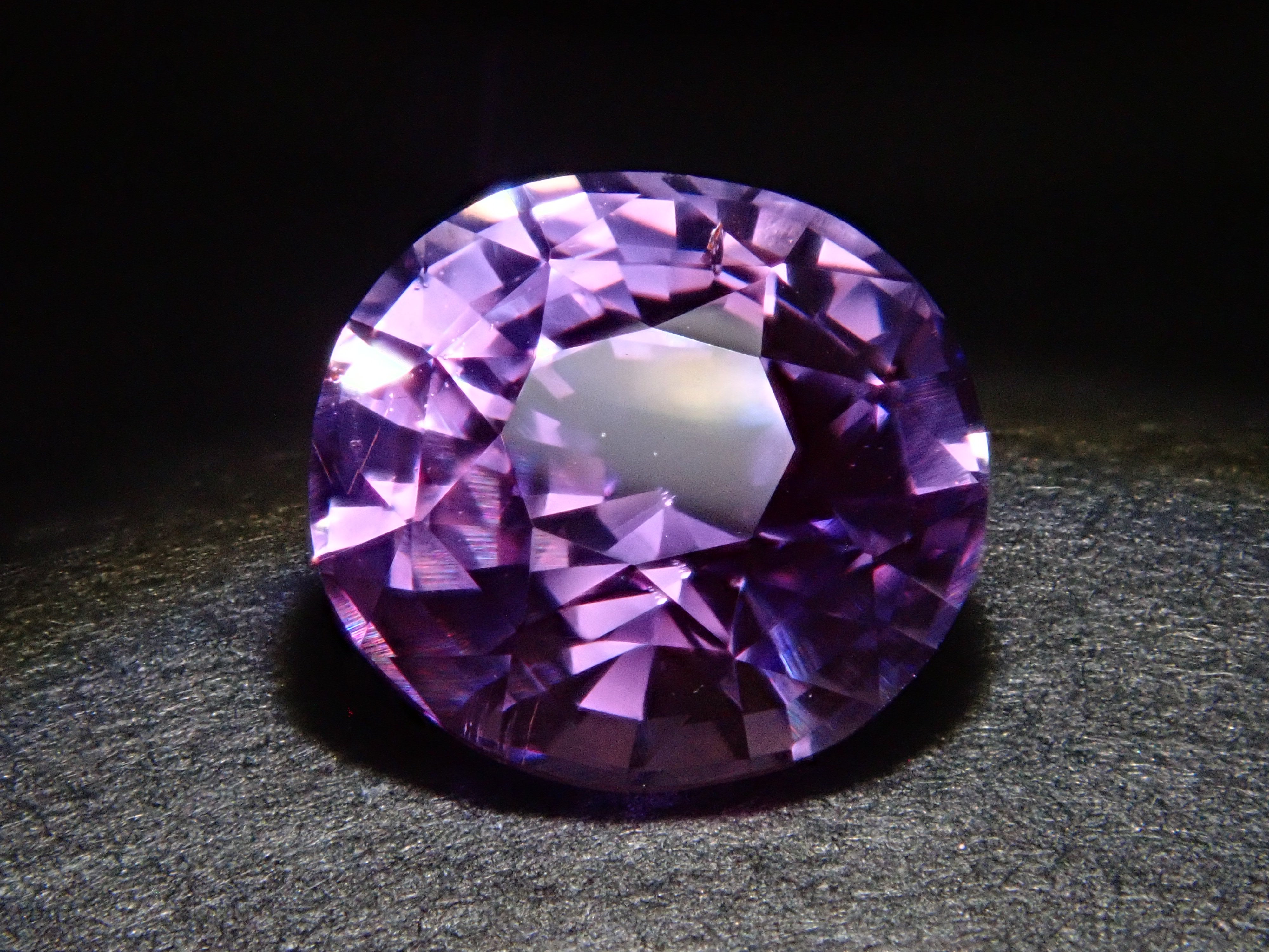 未加熱的馬達加斯加紫色藍寶石 1.170克拉 散裝 GIT