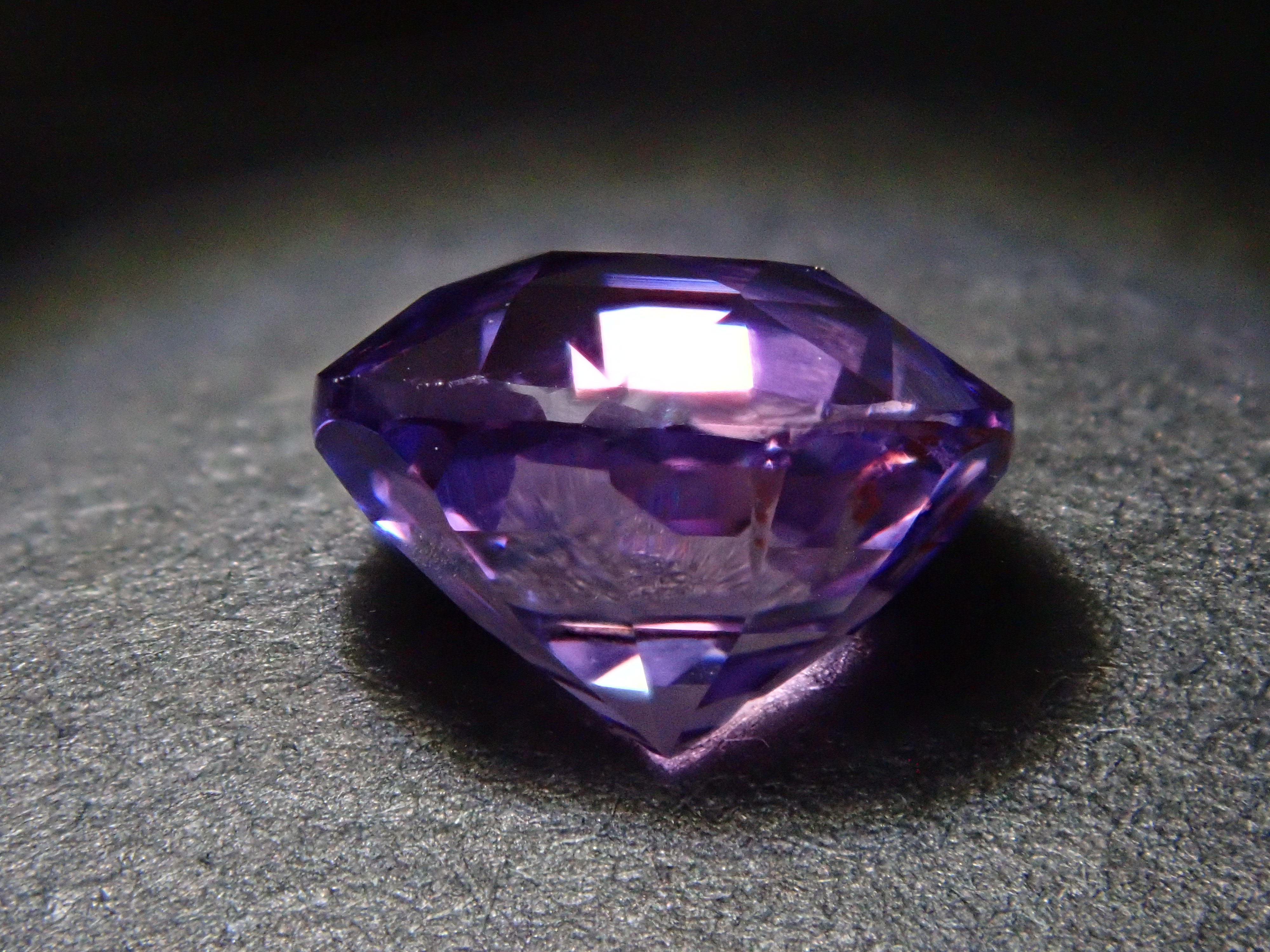 未加熱的馬達加斯加紫色藍寶石 1.170克拉 散裝 GIT