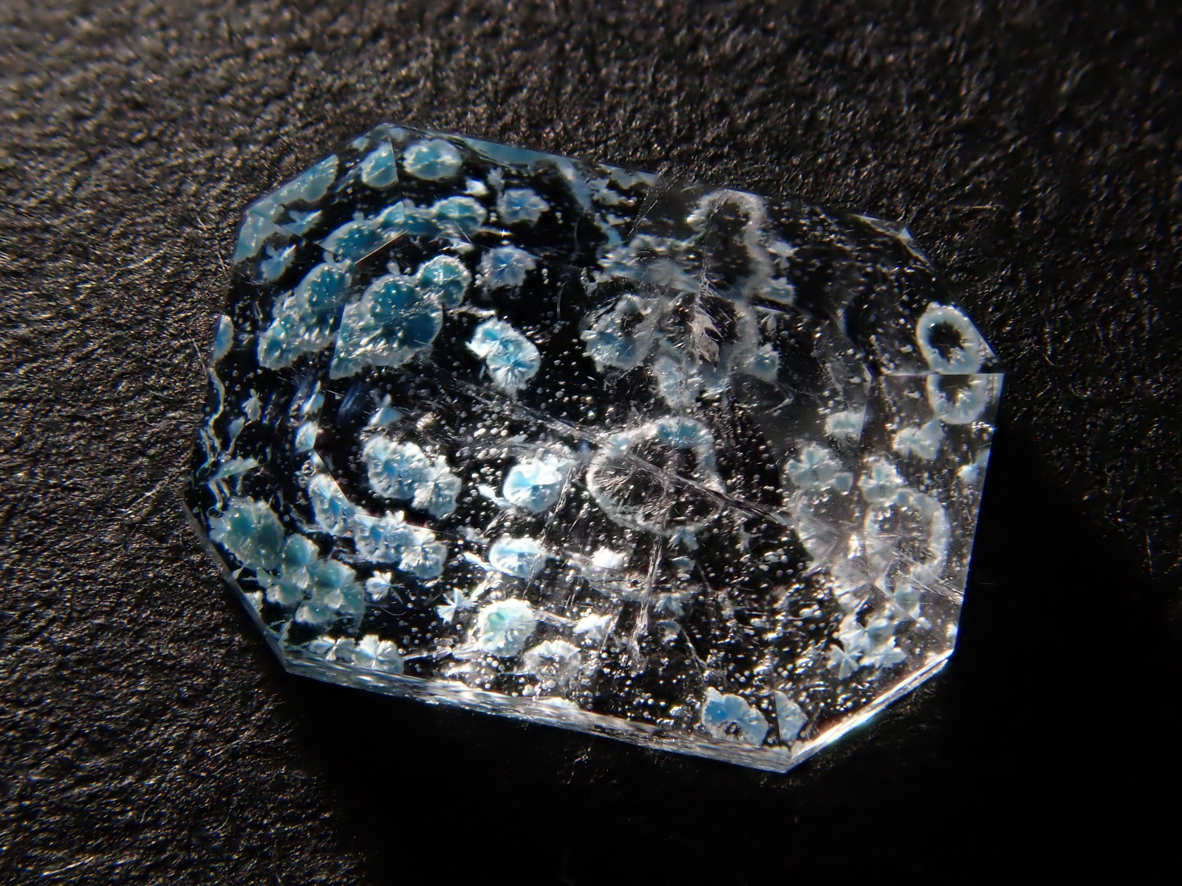 【1/18 22時販売】ブラジル産メデューサクォーツ(パライバクォーツ) 0.748ctルース