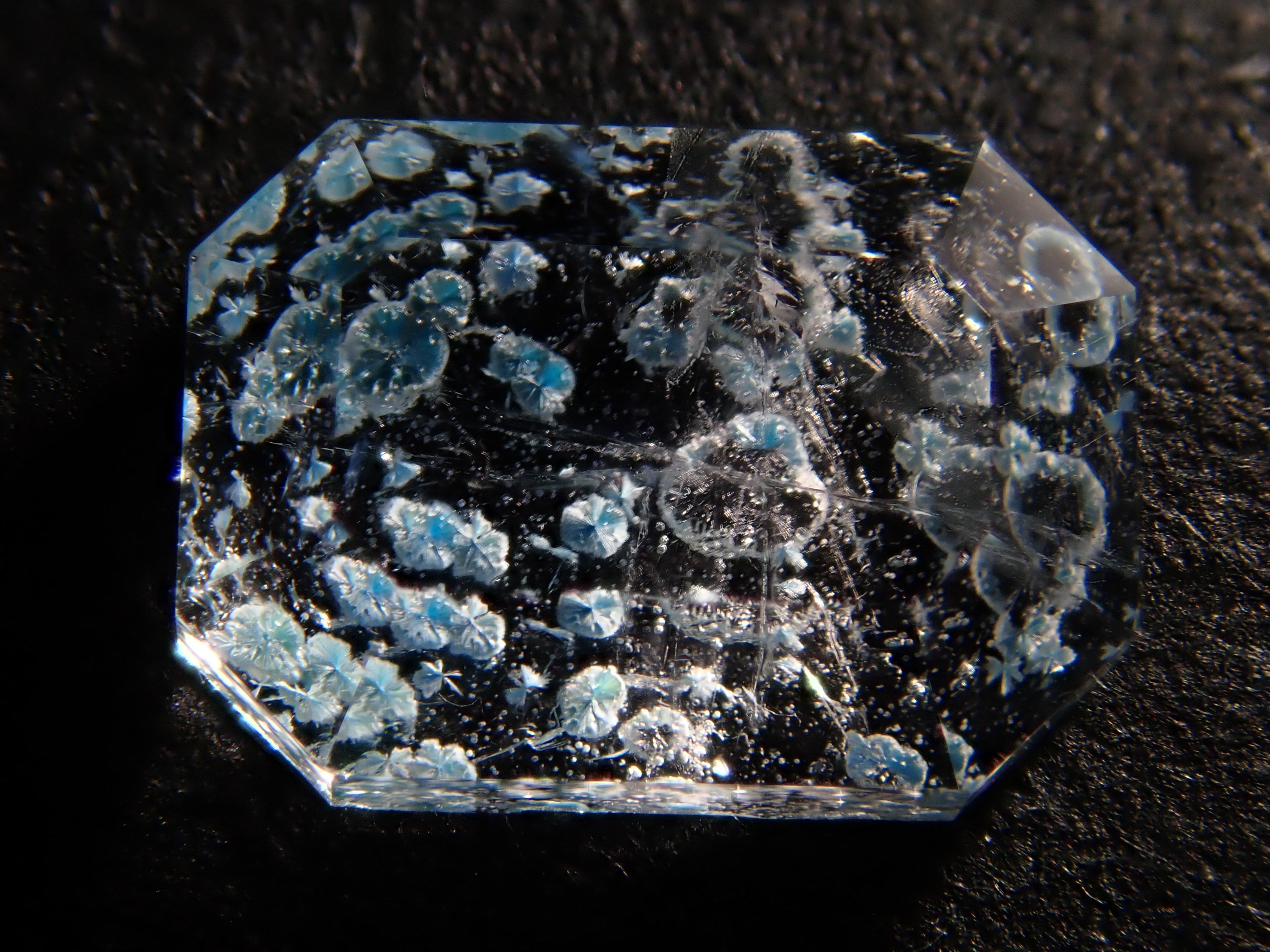 【1/18 22時販売】ブラジル産メデューサクォーツ(パライバクォーツ) 0.748ctルース