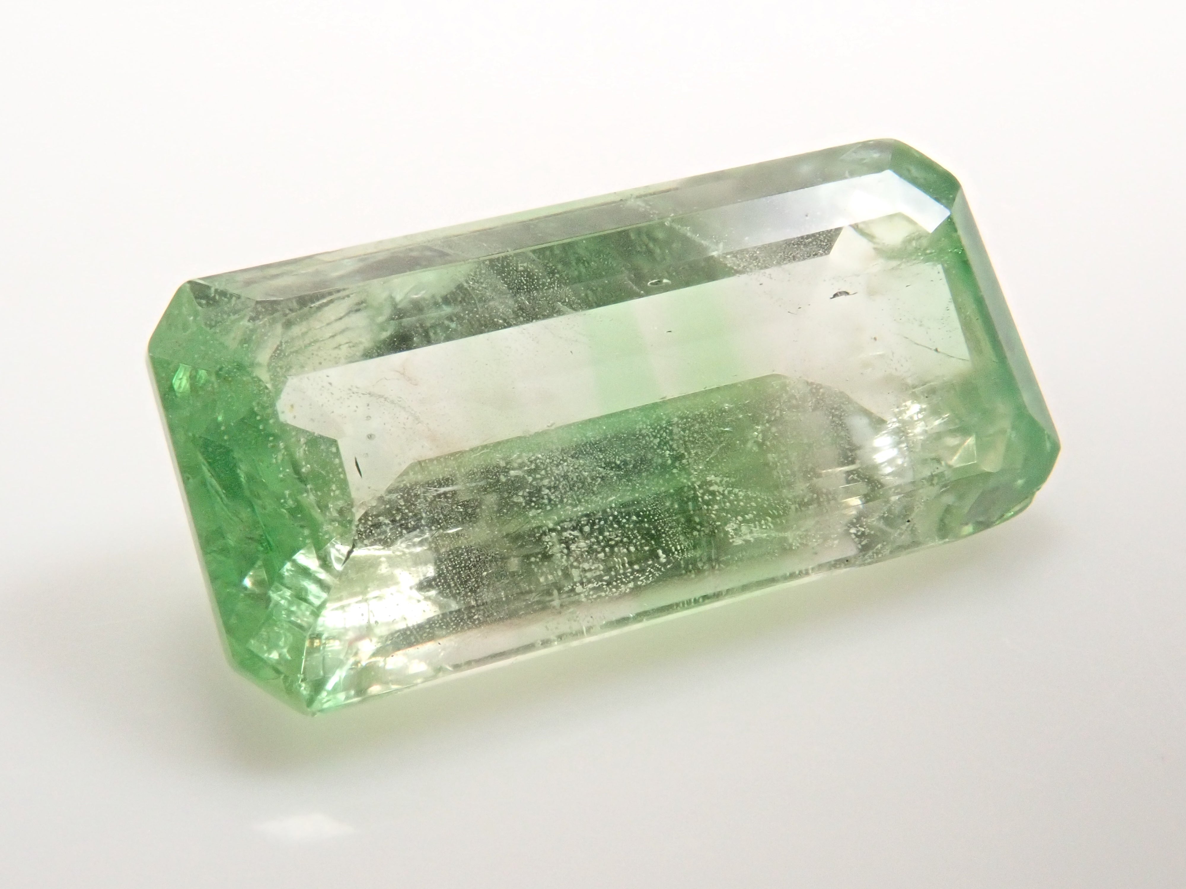 【1月18日晚間10點開售】坦尚尼亞雙色鈣鋁榴石 2.997克拉 散裝