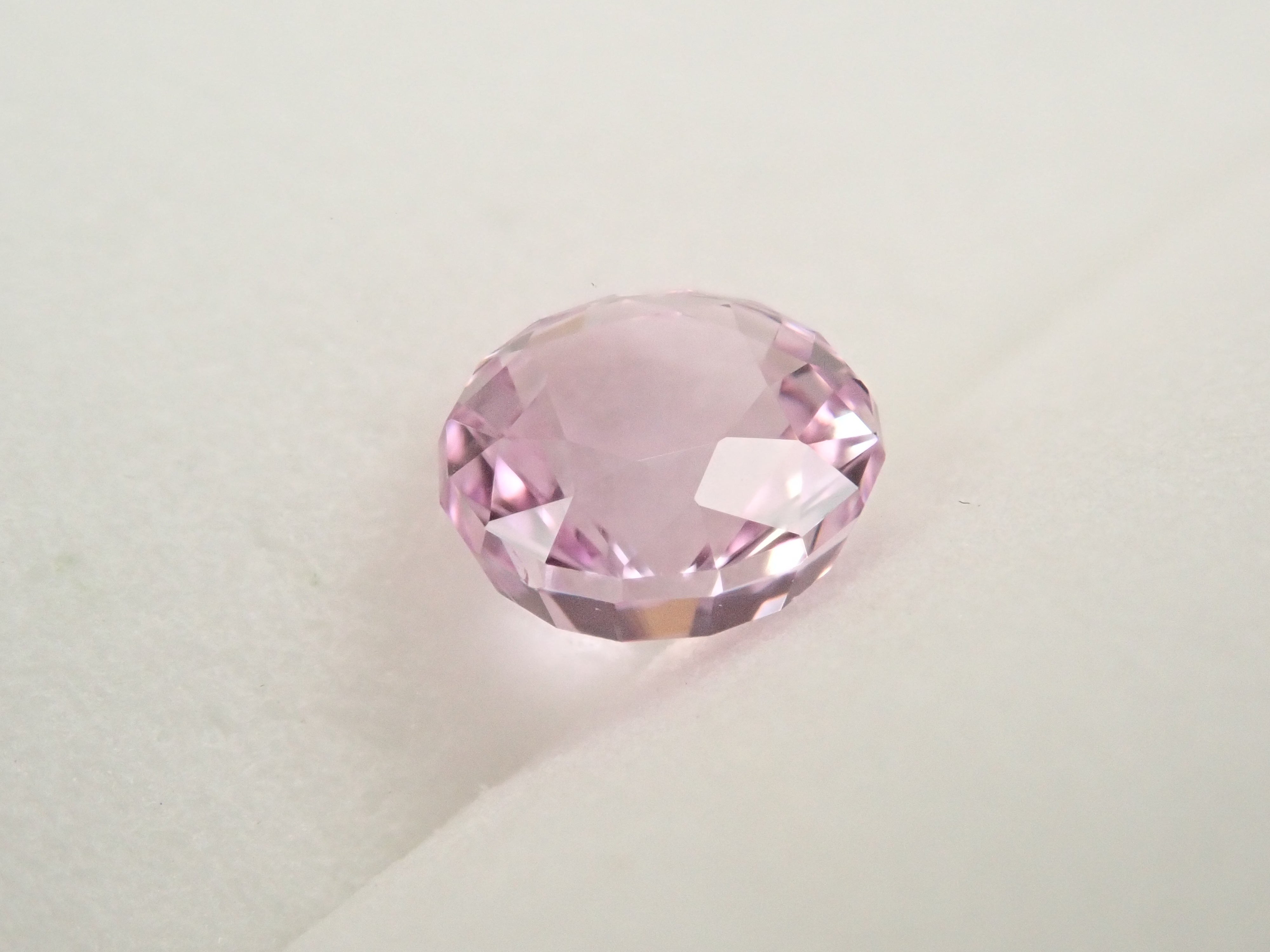 【1月18日晚間10點開賣】阿富汗產紫鋰輝石,5.6毫米/0.897克拉裸石