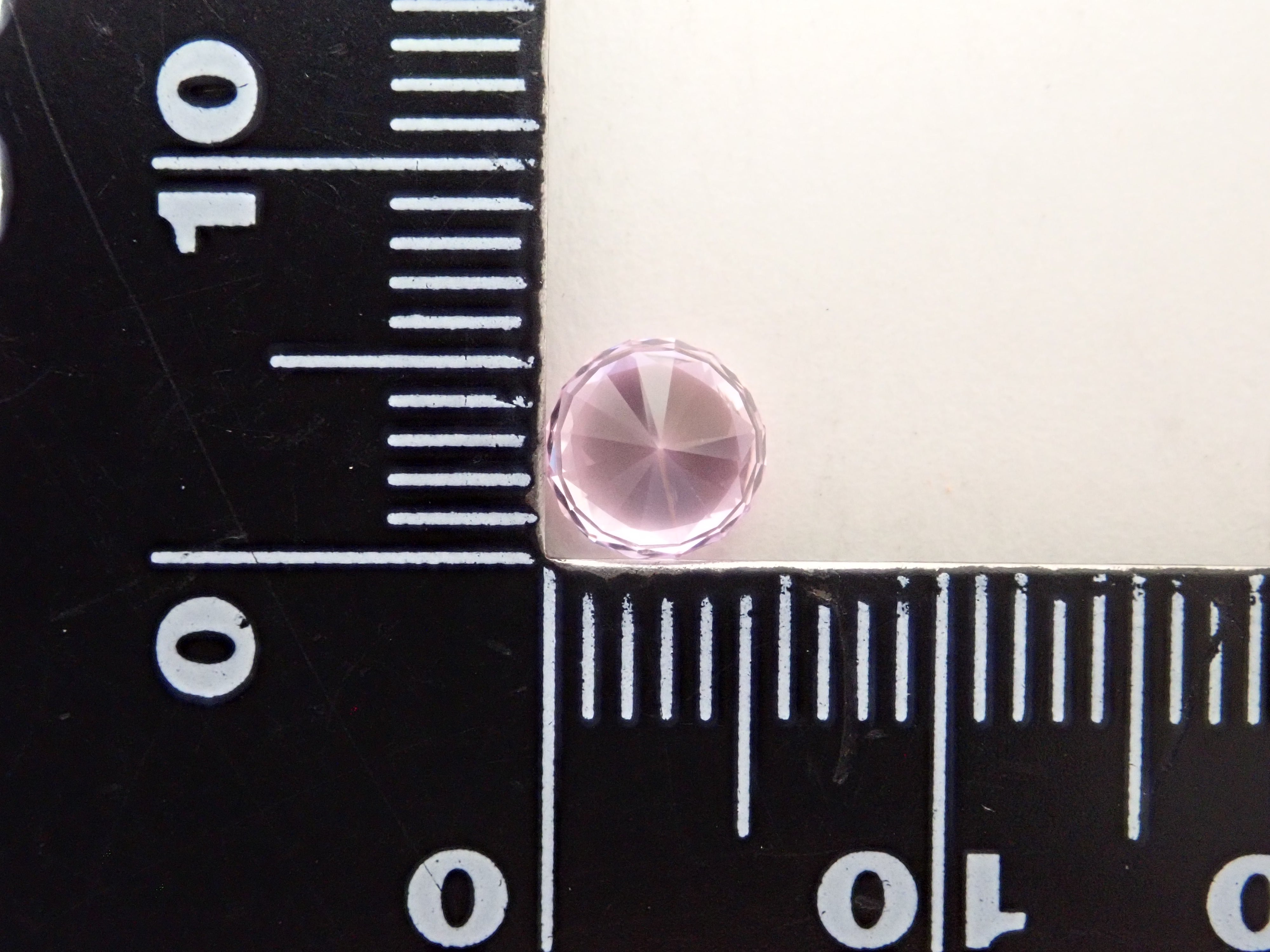 【1月18日晚間10點開賣】阿富汗產紫鋰輝石,5.6毫米/0.897克拉裸石