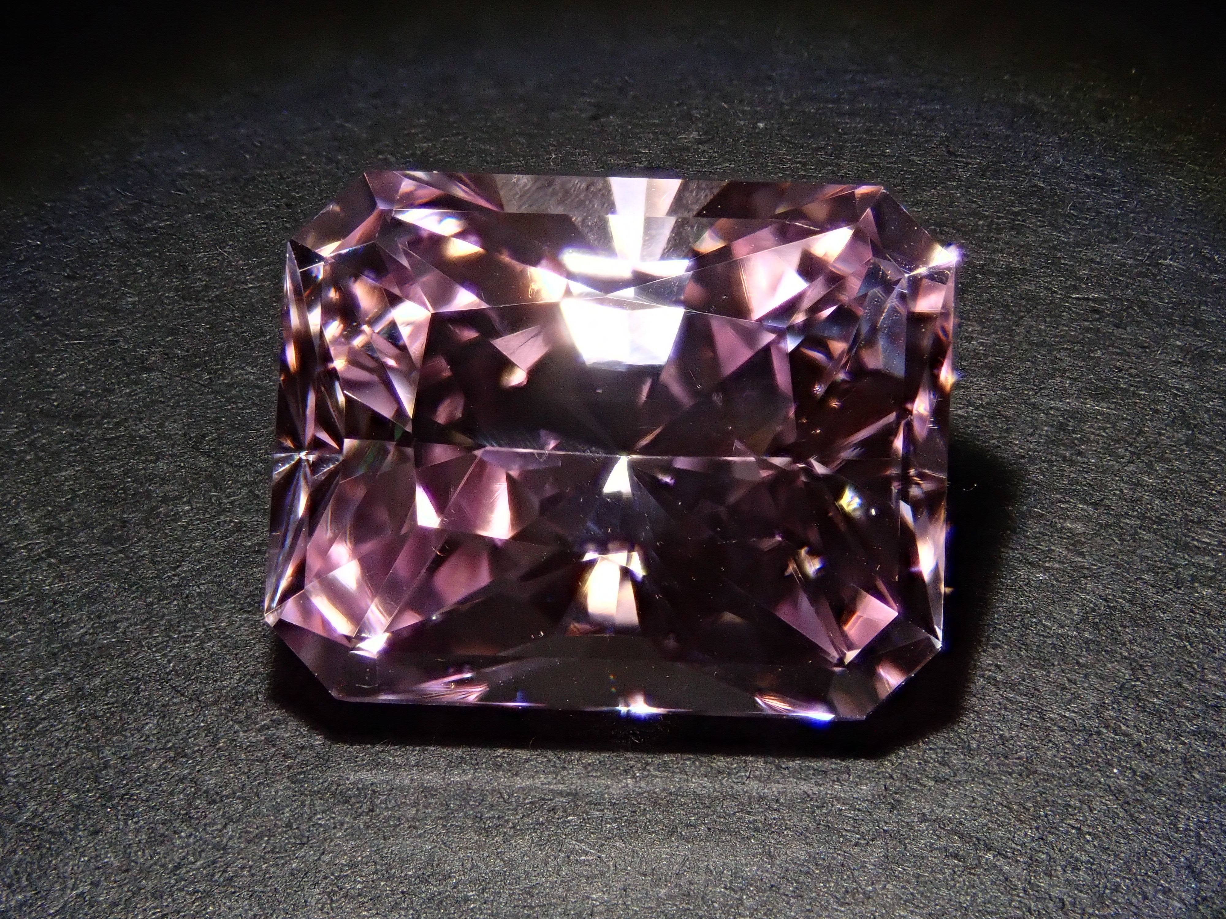 【1/21 22時販売】アフガニスタン産クンツァイト 9.214ctルース