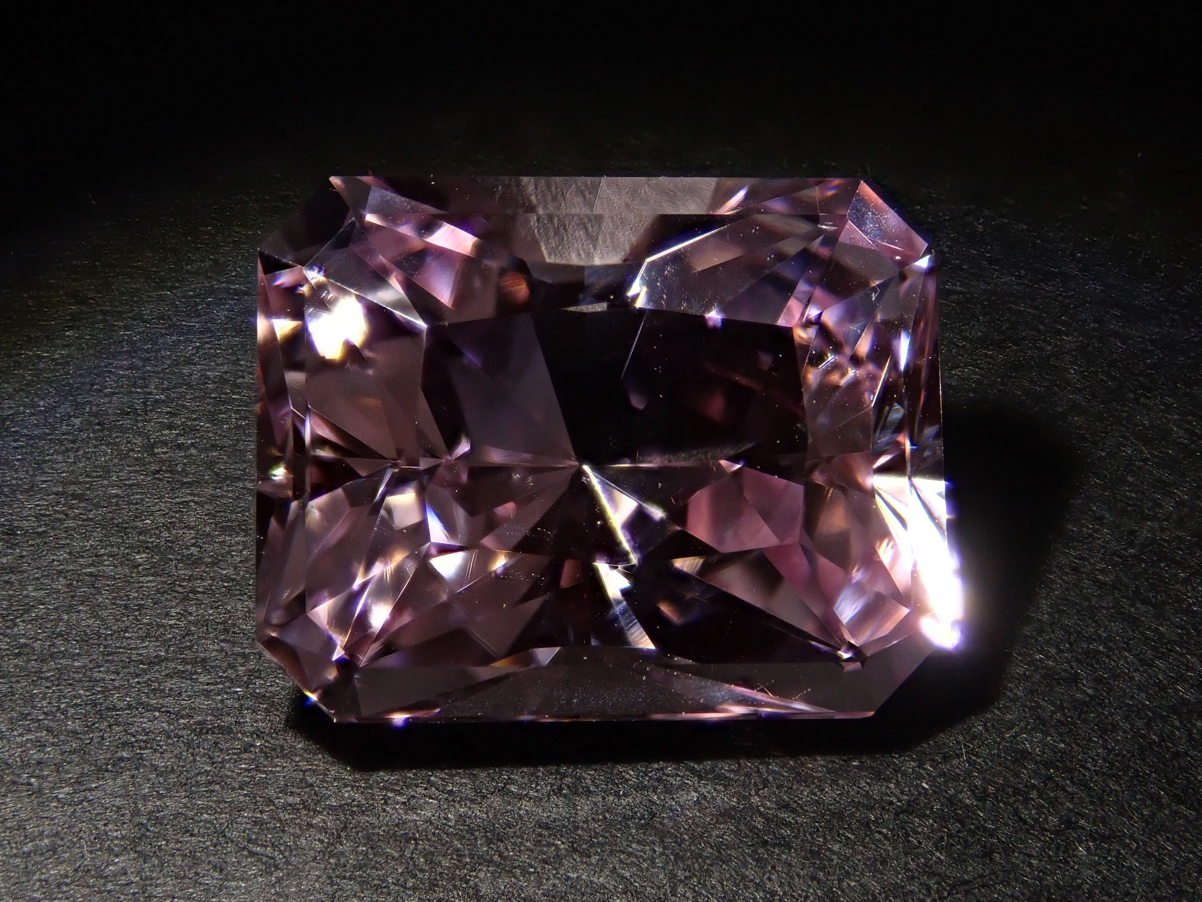 【1/21 22時販売】アフガニスタン産クンツァイト 9.214ctルース