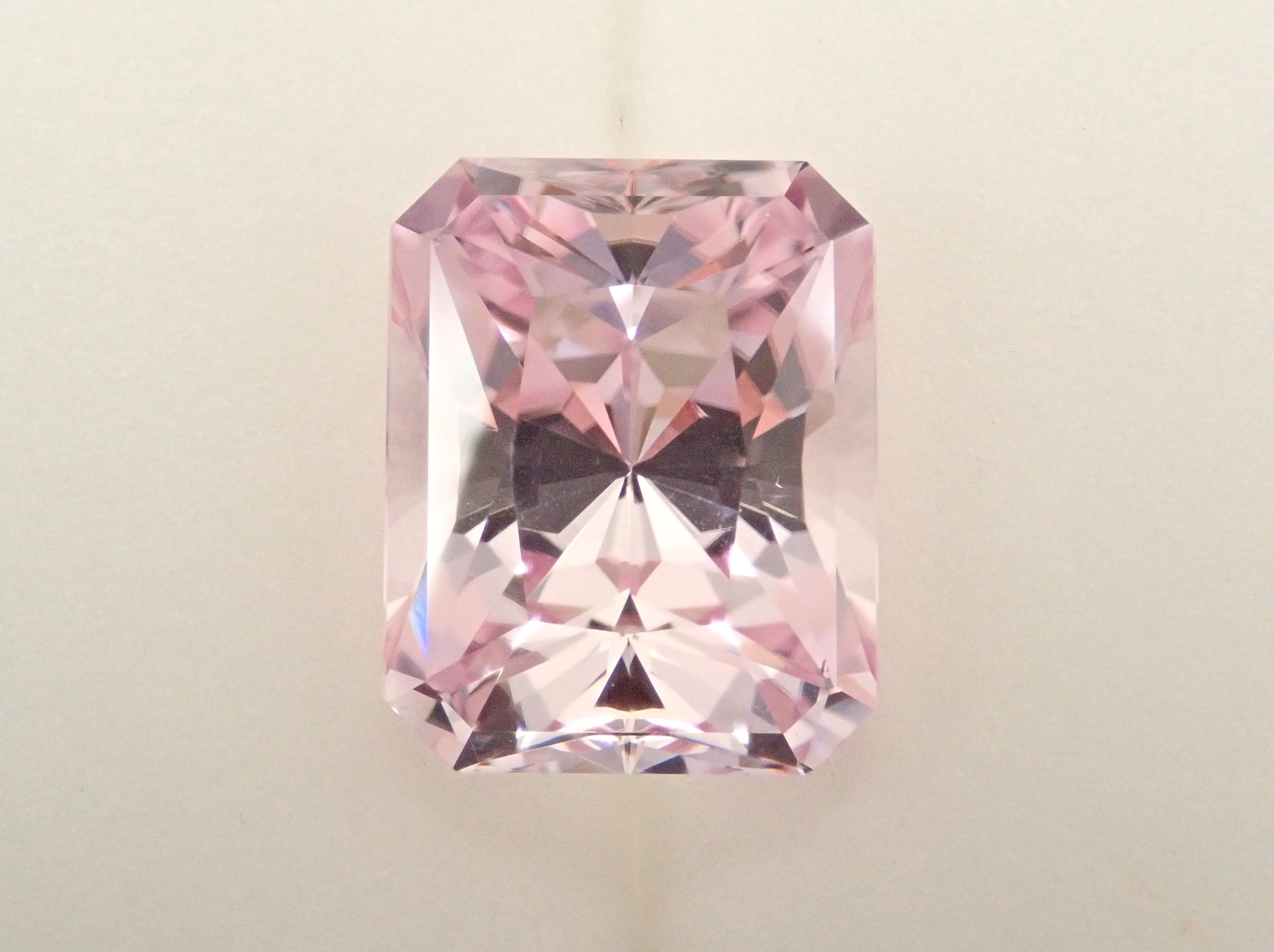 【1/21 22時販売】アフガニスタン産クンツァイト 9.214ctルース