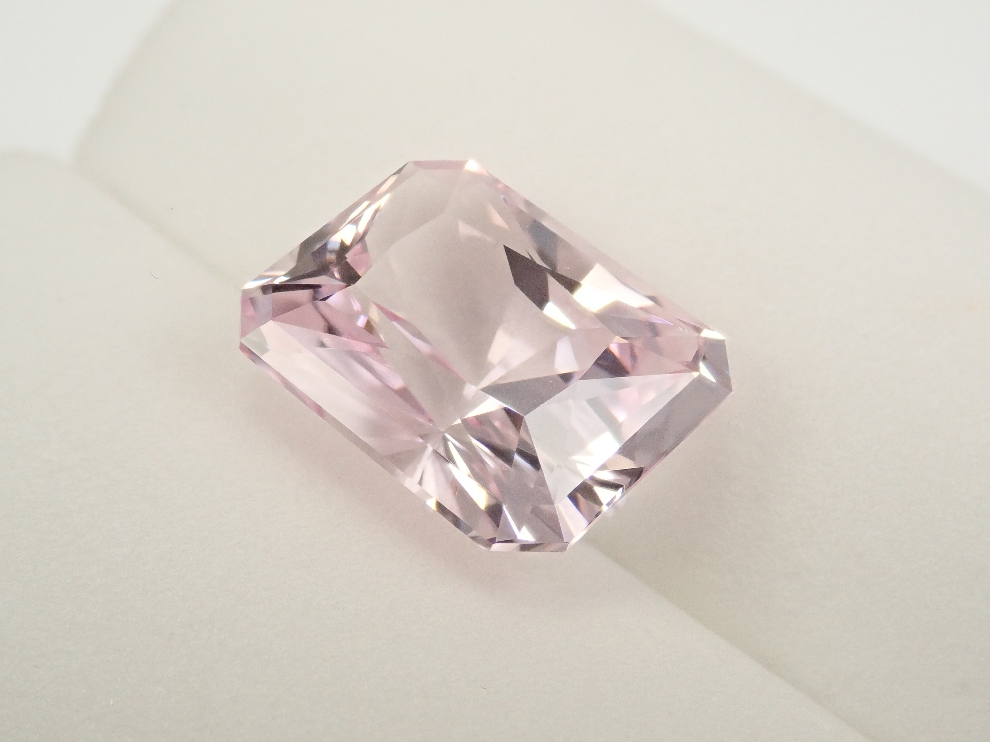 【1/21 22時販売】アフガニスタン産クンツァイト 9.214ctルース