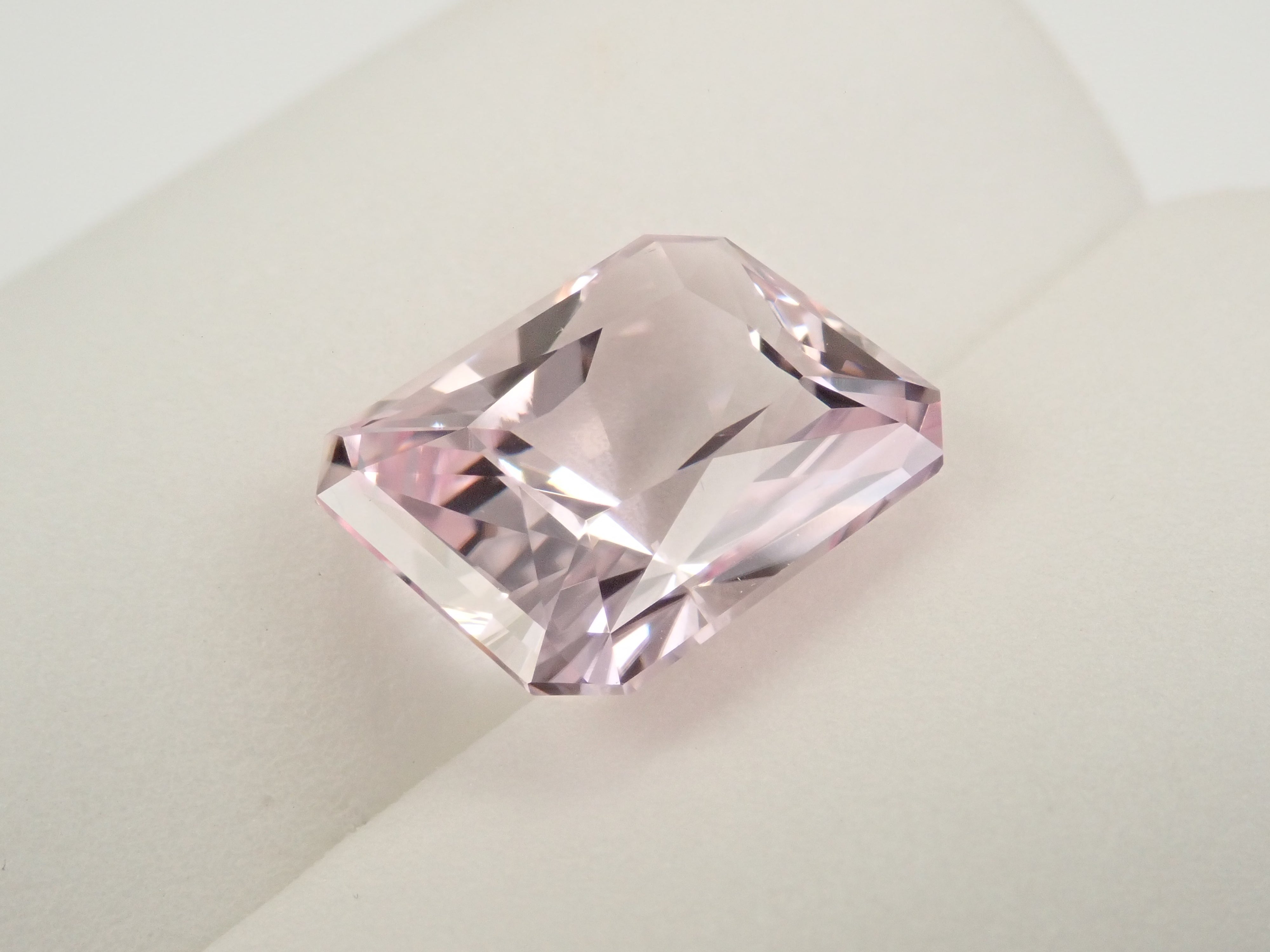 【1/21 22時販売】アフガニスタン産クンツァイト 9.214ctルース