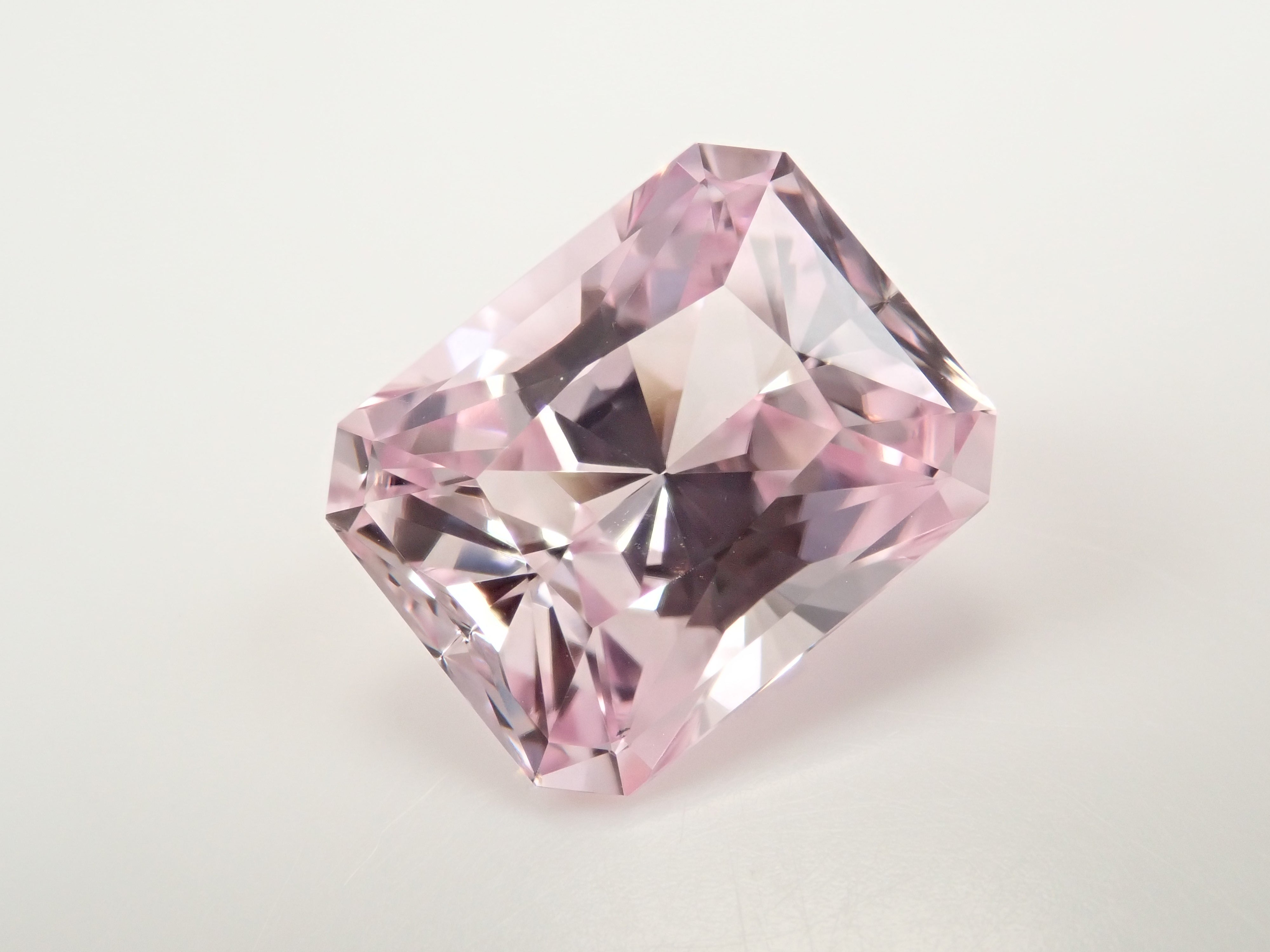 【1/21 22時販売】アフガニスタン産クンツァイト 9.214ctルース