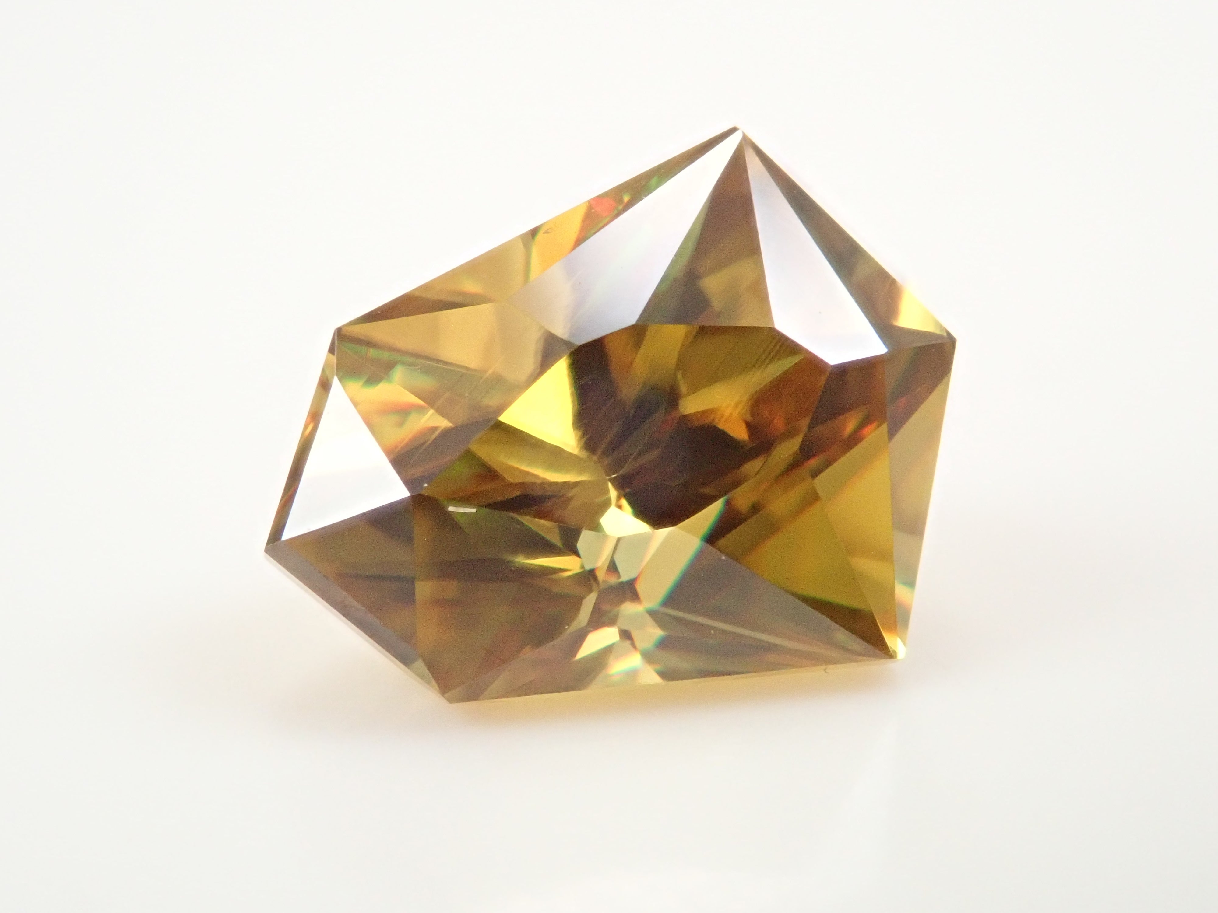 【1/20 22時販売】ジンバブエ産スフェーン 2.520ctルース